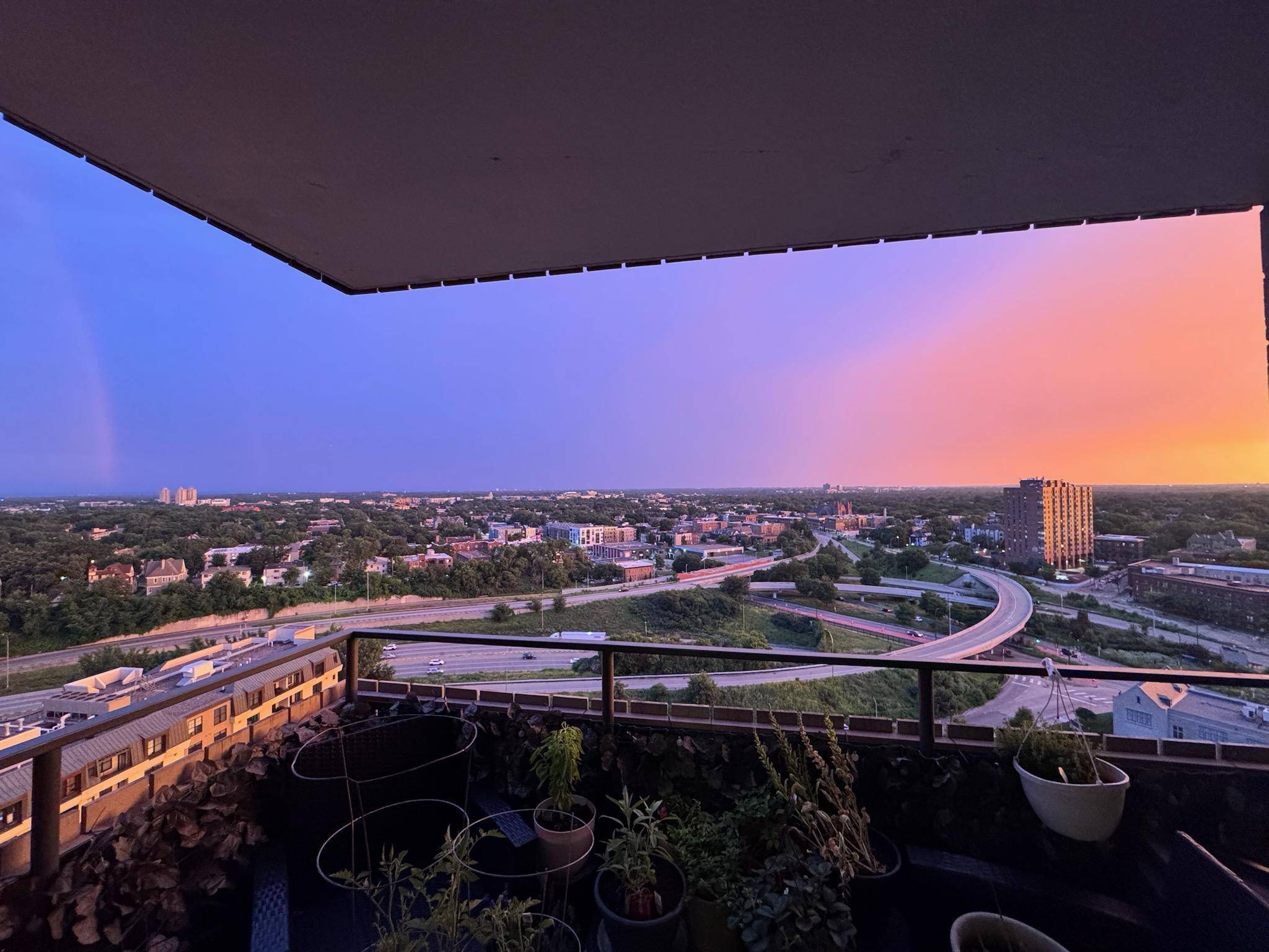 Minneapolis, MN 55403,410 Groveland AVE #1906