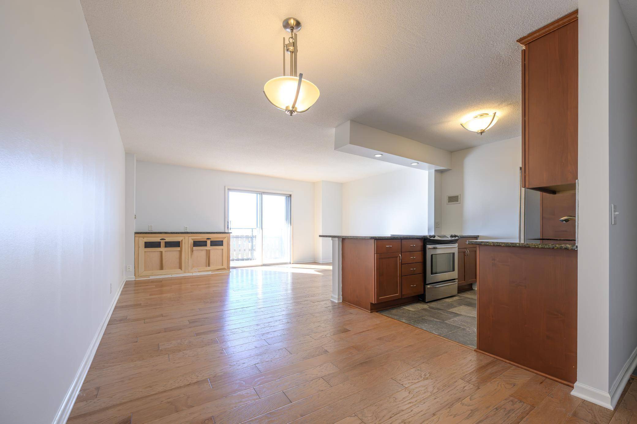 Minneapolis, MN 55403,410 Groveland AVE #1906