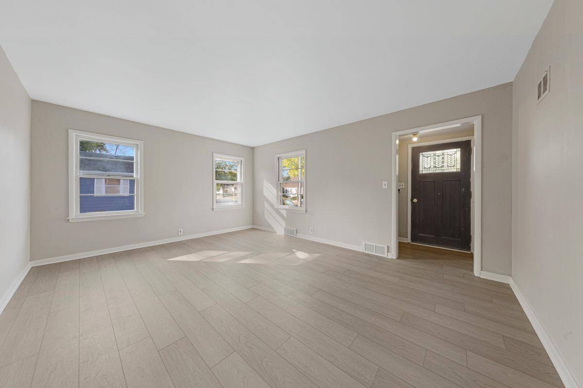 North Mankato, MN 56003,1024 Center ST