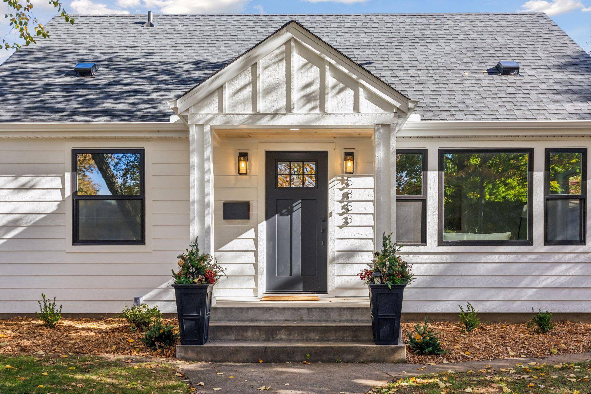 Minneapolis, MN 55410,5853 Sheridan AVE S