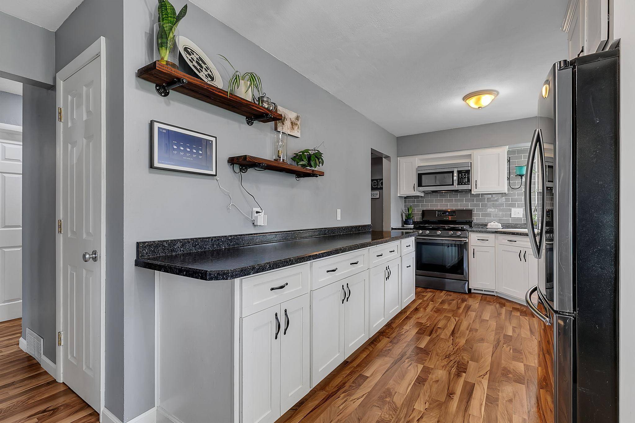 Saint Cloud, MN 56303,944 Spruce DR