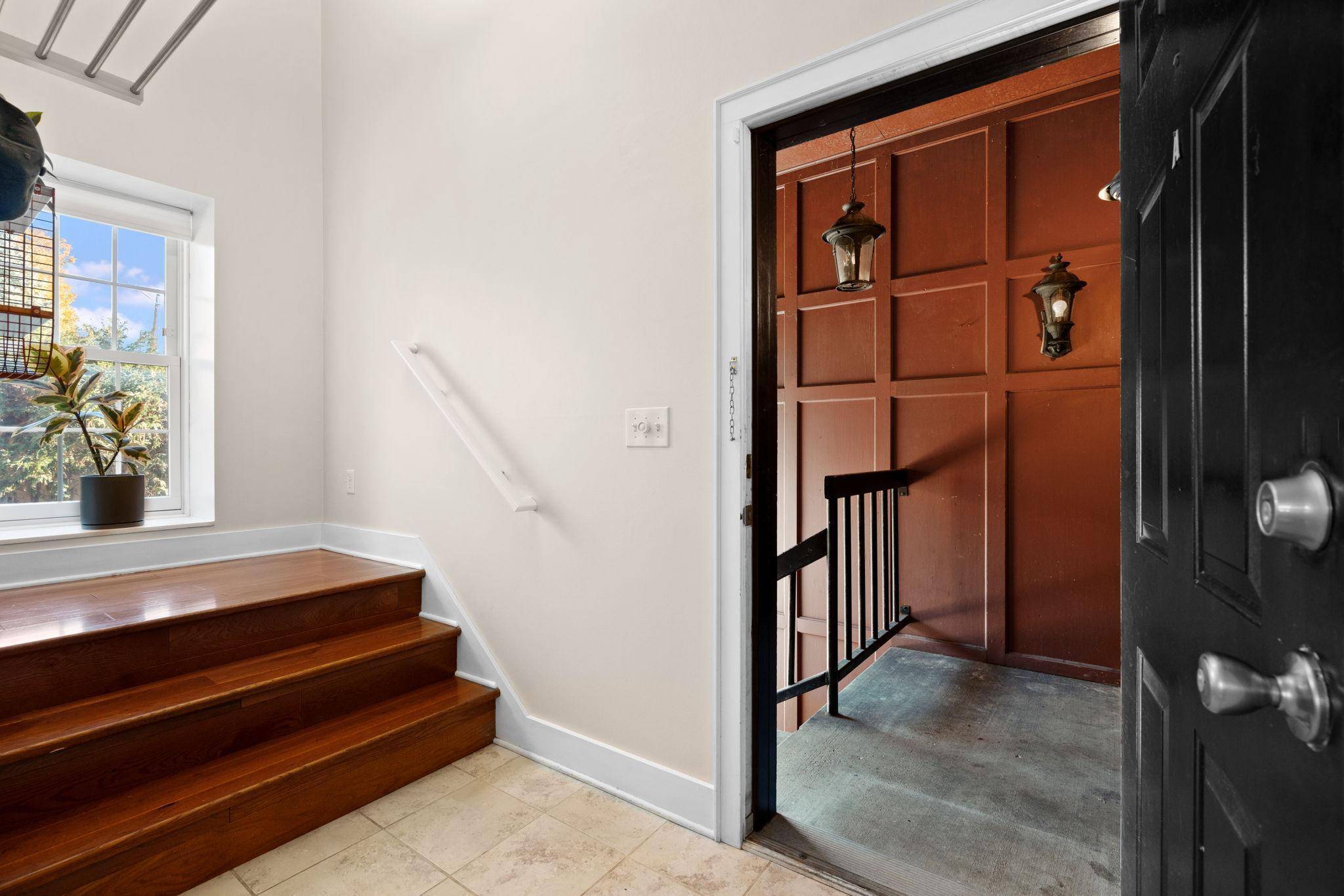 Saint Paul, MN 55102,28 Dale ST S #A