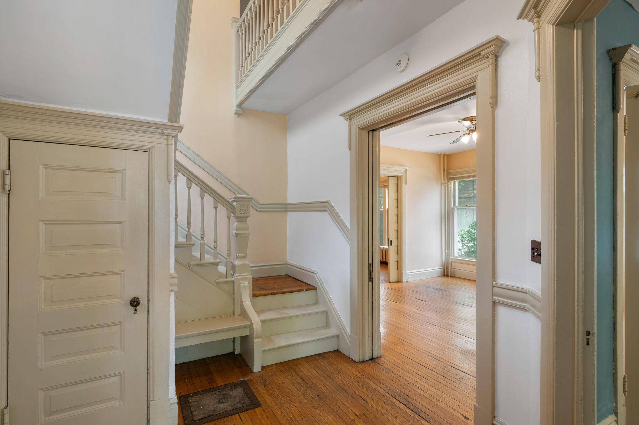 Minneapolis, MN 55414,709 7th ST SE