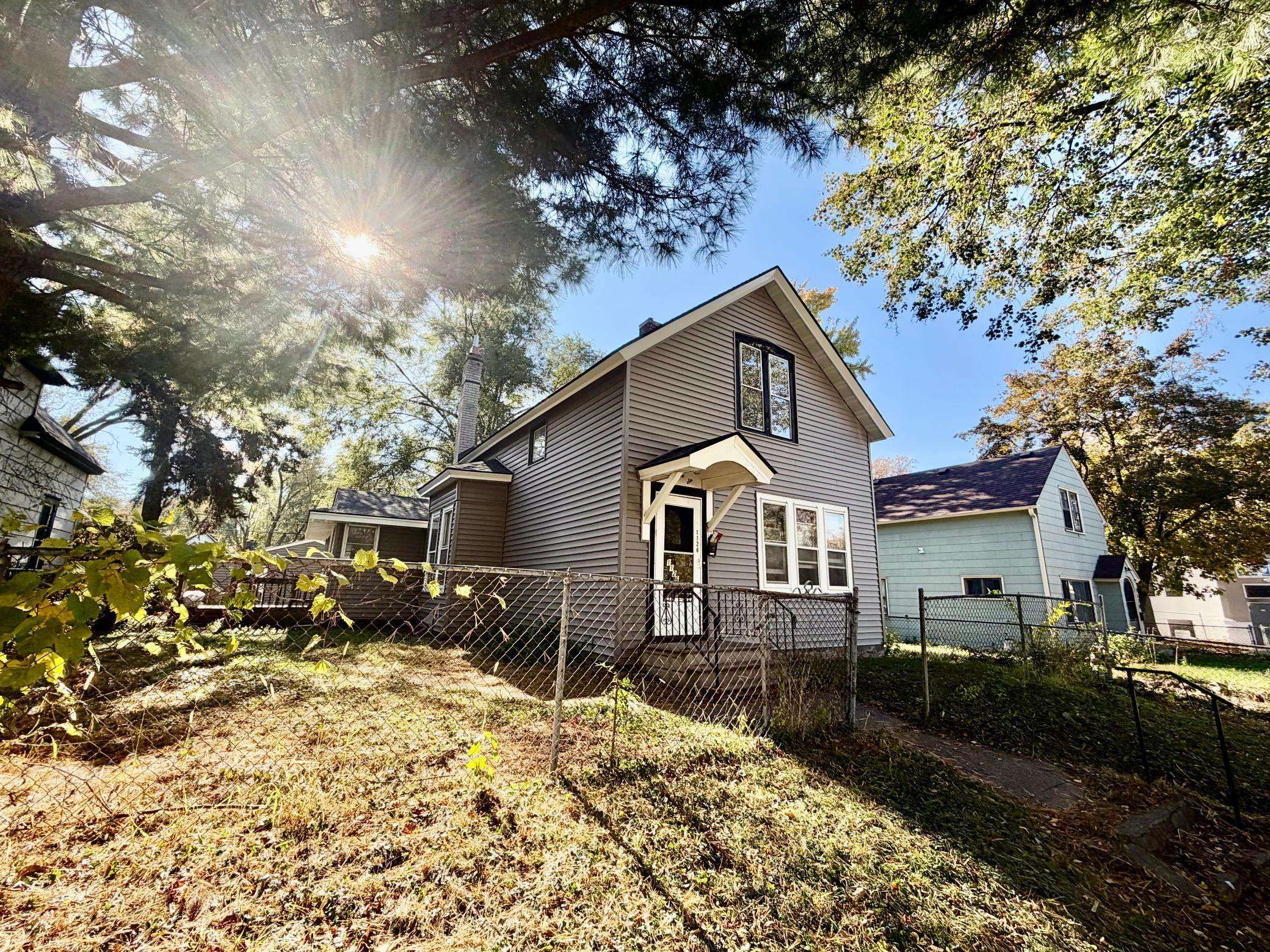 Saint Paul, MN 55106,1126 Ross AVE