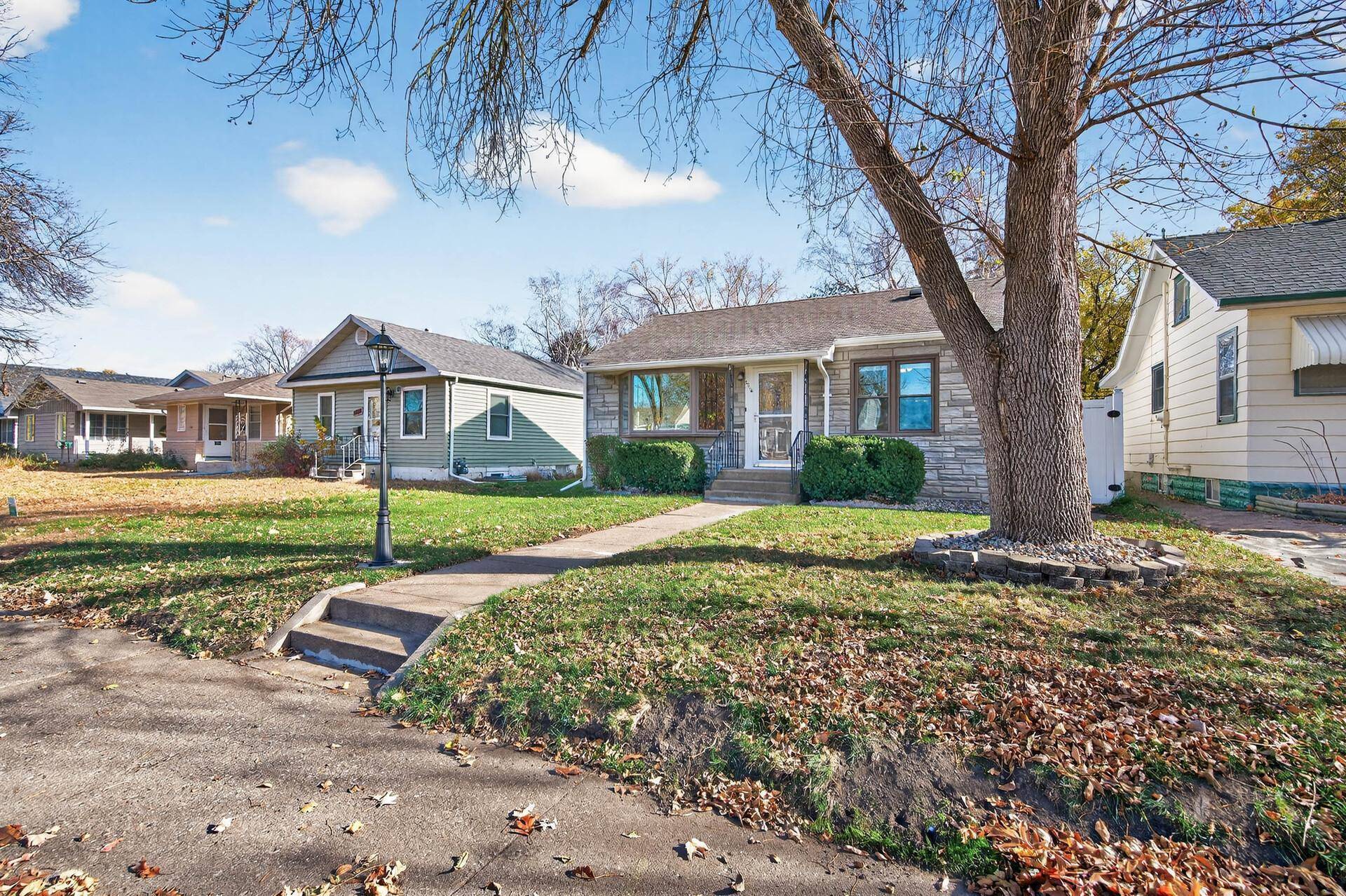 Robbinsdale, MN 55422,3716 Quail AVE N