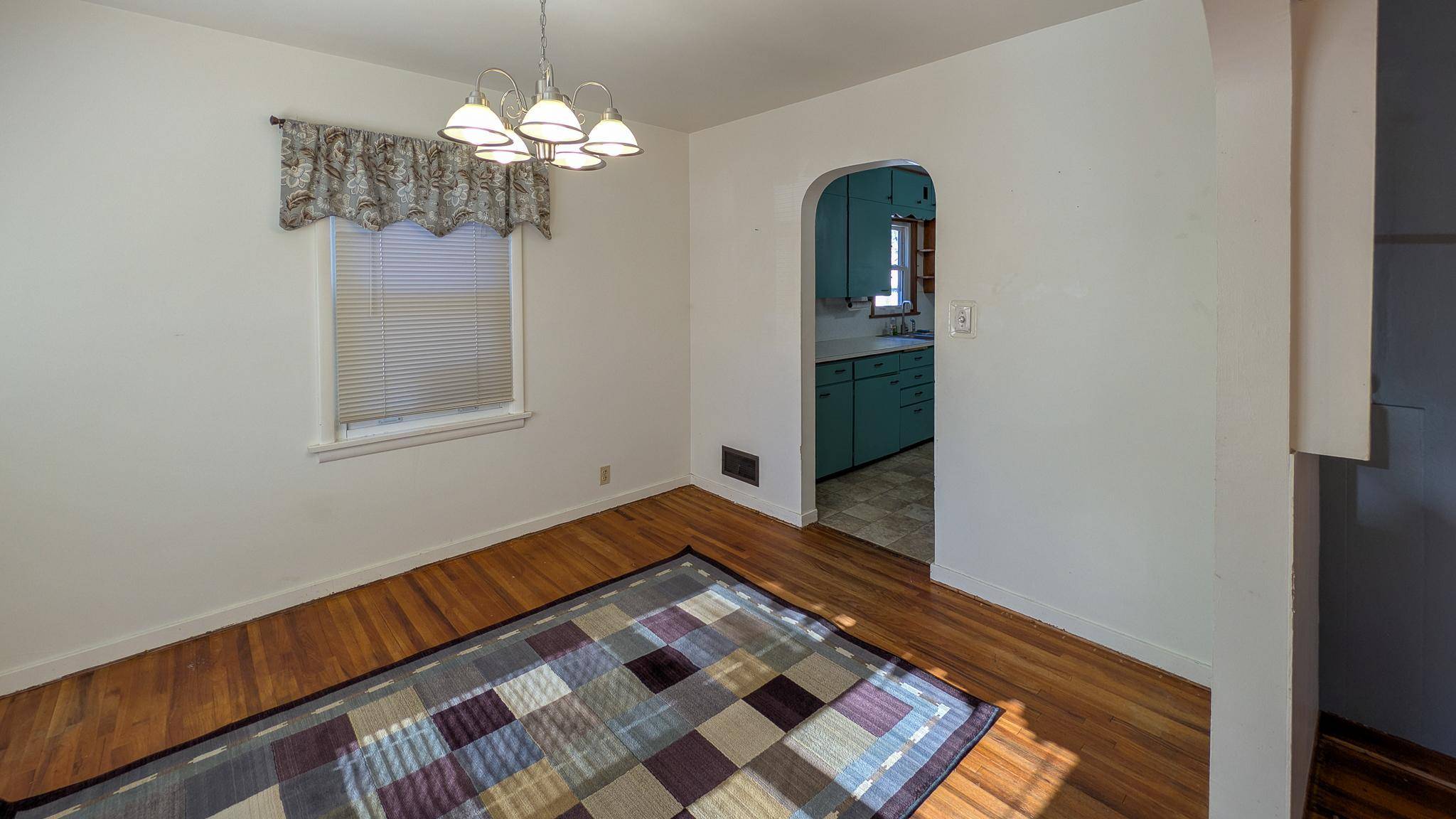 Albert Lea, MN 56007,301 Giles PL