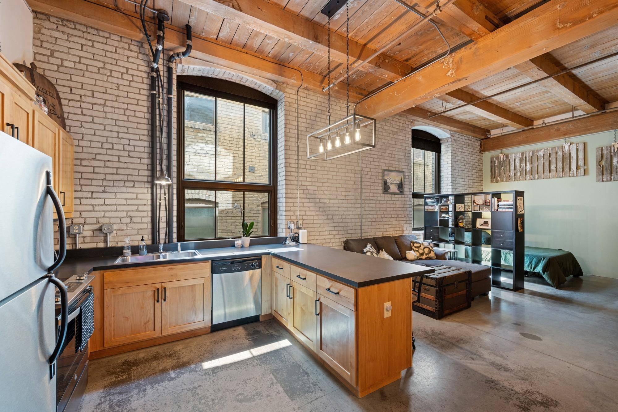 Minneapolis, MN 55413,127 5th ST NE #106