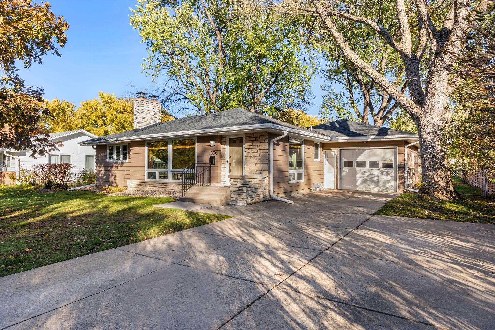 Golden Valley, MN 55427,1306 Valders AVE N