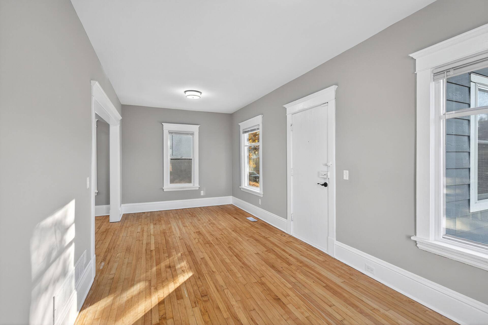 Minneapolis, MN 55409,4201 1st AVE S