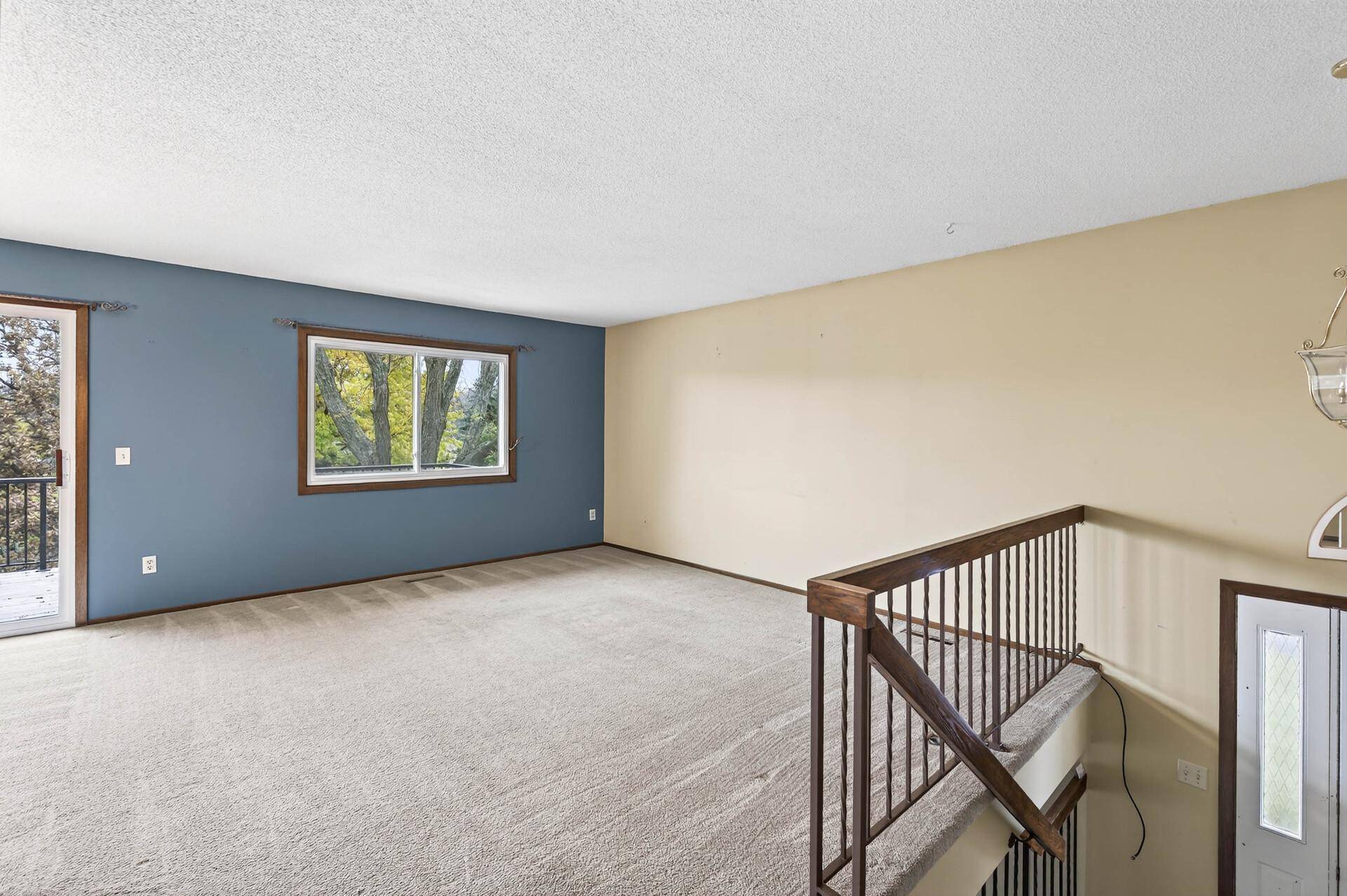 Burnsville, MN 55337,825 Evergreen CIR