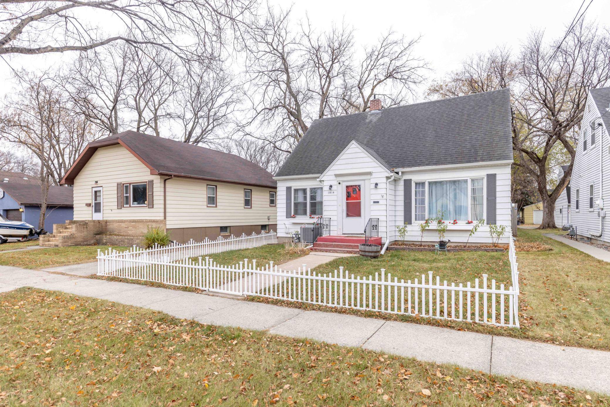 Fargo, ND 58103,1414 10th AVE S