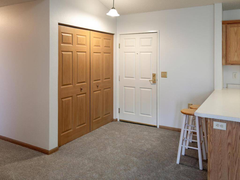 Chanhassen, MN 55317,1321 Lake DR W #320