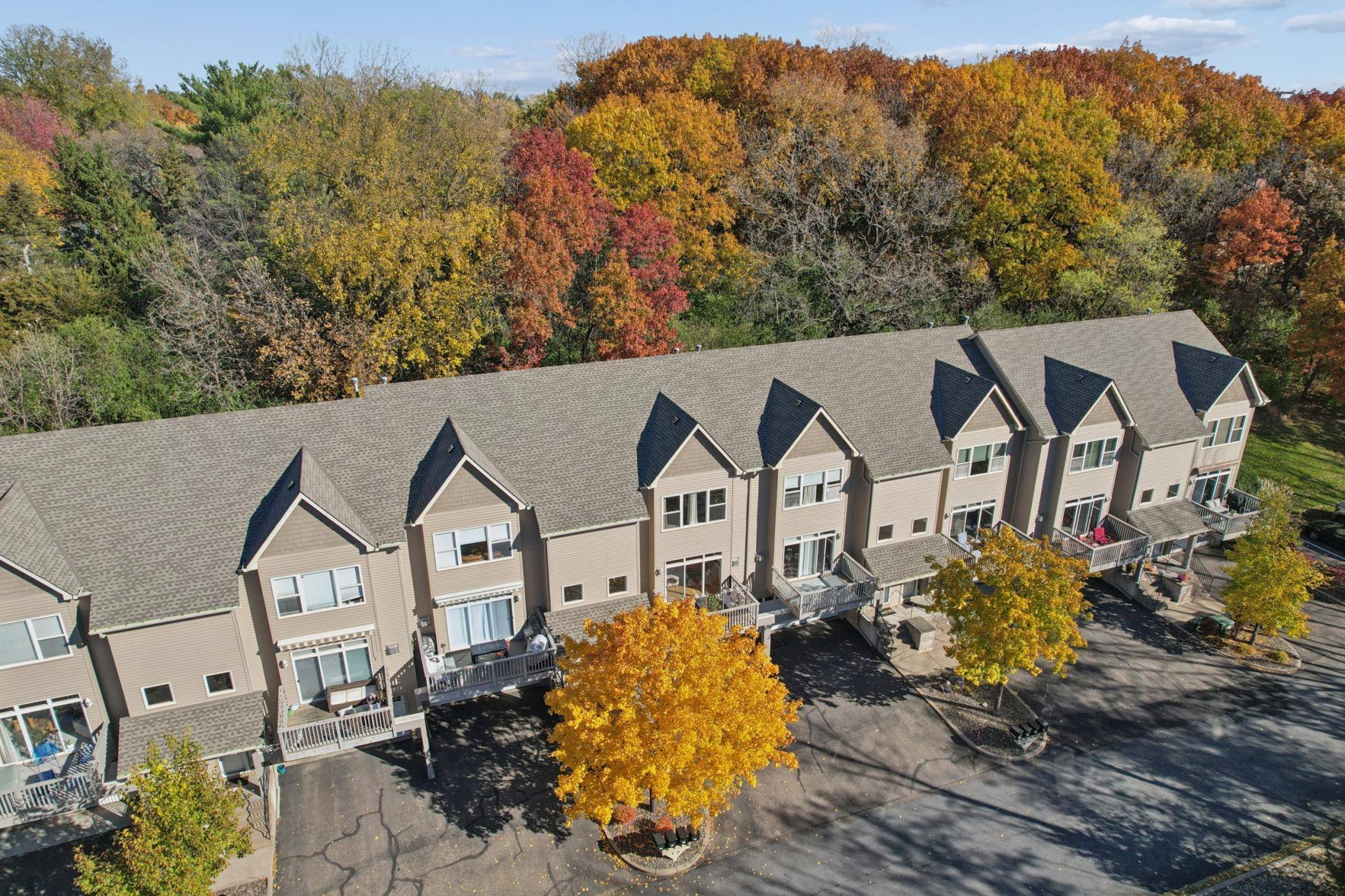 Minnetonka, MN 55305,9816 Cove DR