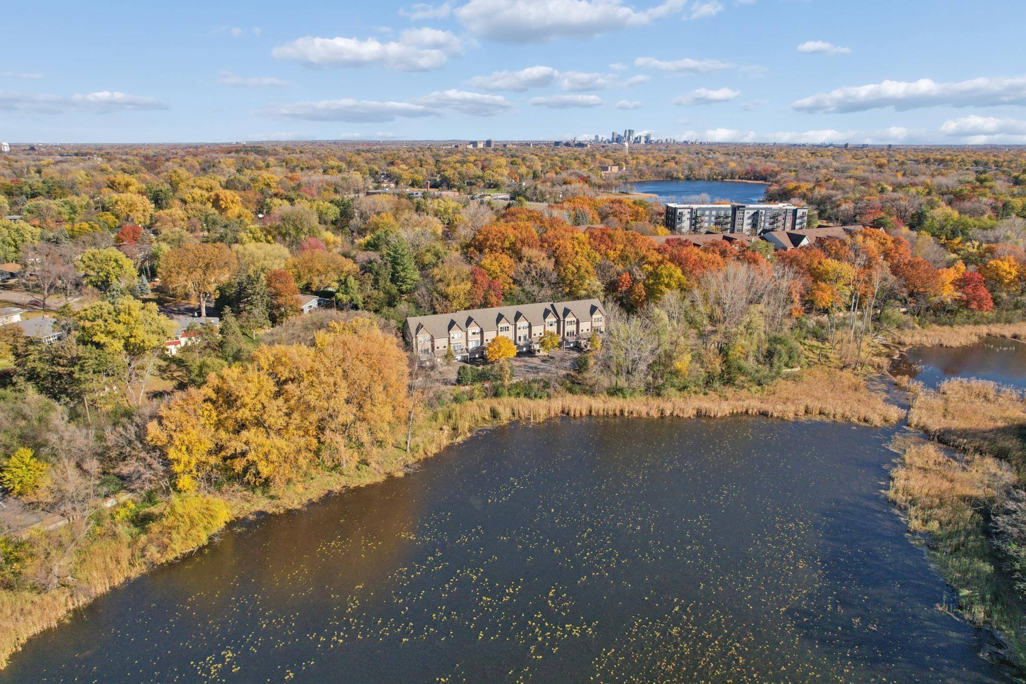 Minnetonka, MN 55305,9816 Cove DR