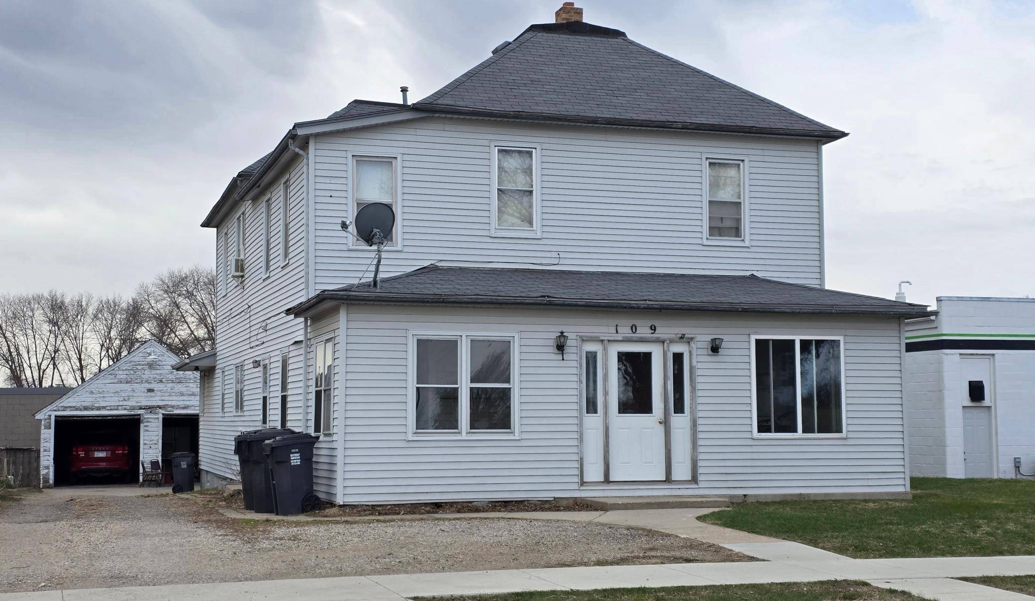 Marshall, MN 56258,109 W Greeley ST W