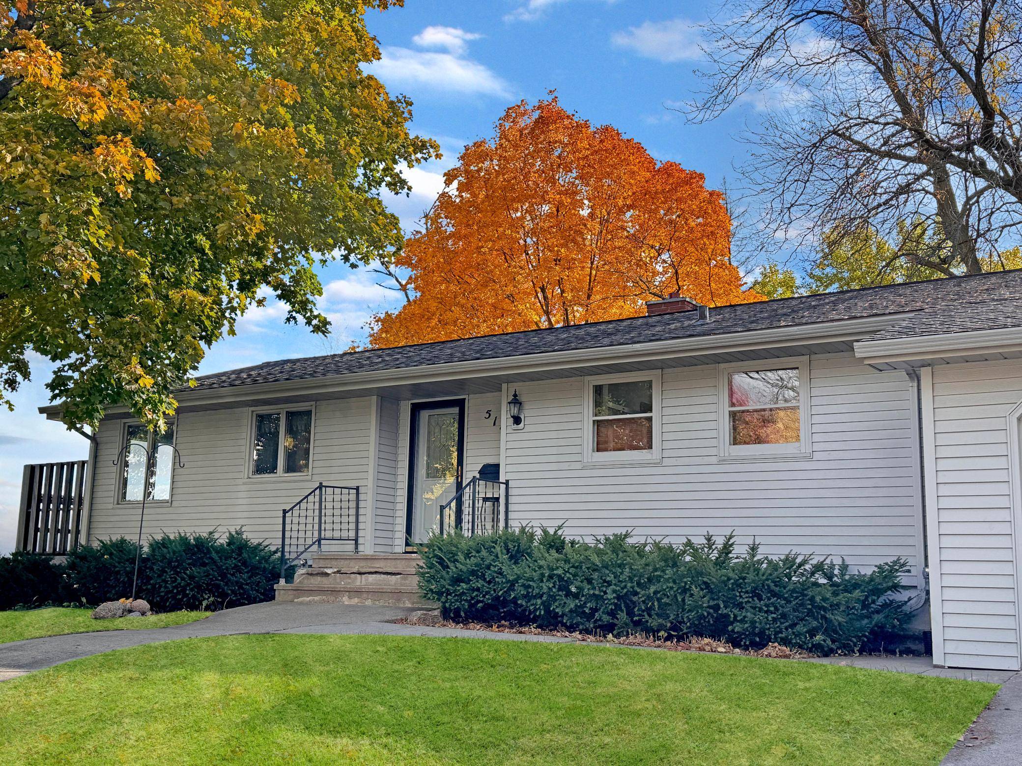 Tracy, MN 56175,514 E Hollett ST