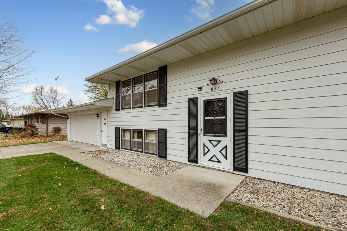 Faribault, MN 55021,821 Valley View RD