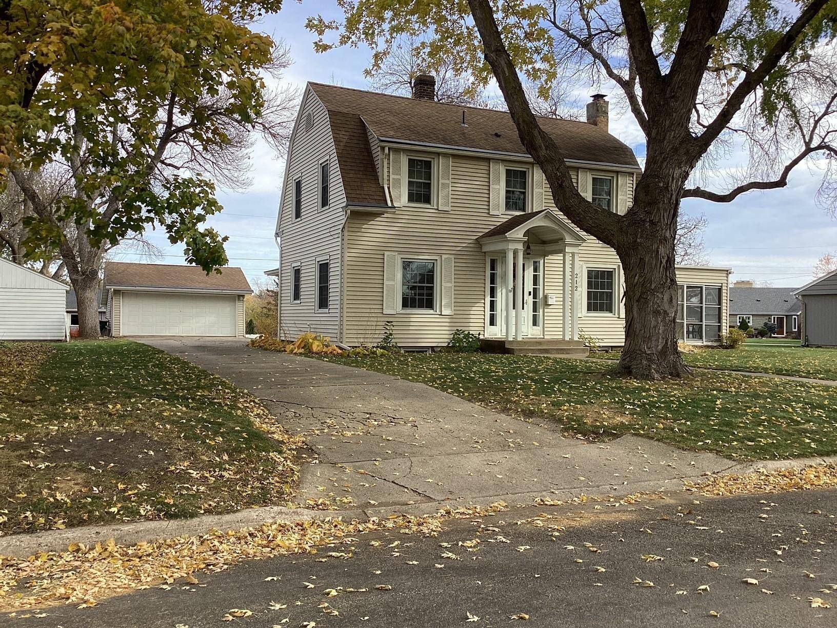 Albert Lea, MN 56007,212 Lee PL
