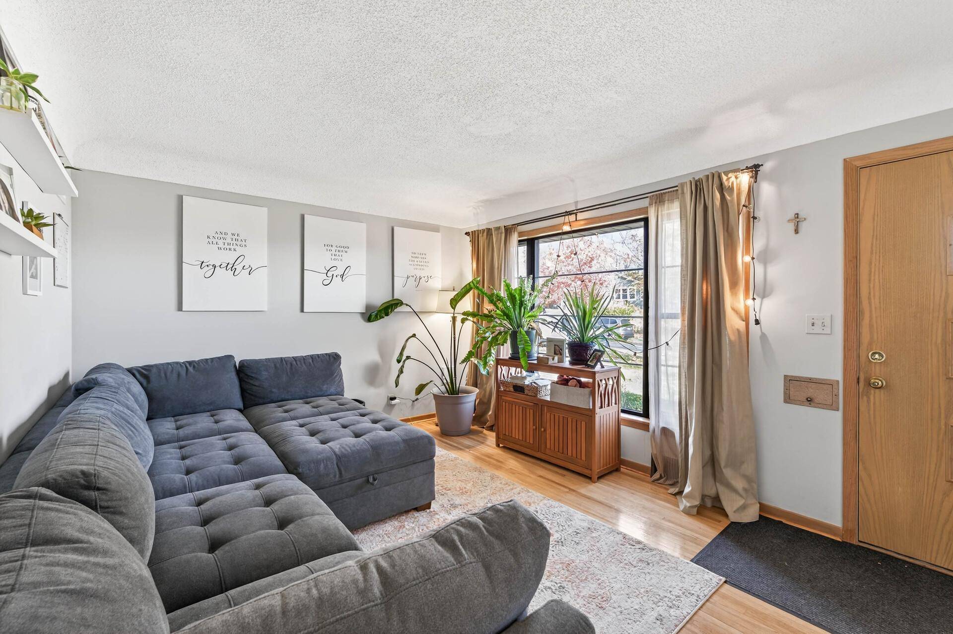 Minneapolis, MN 55417,5756 25th AVE S