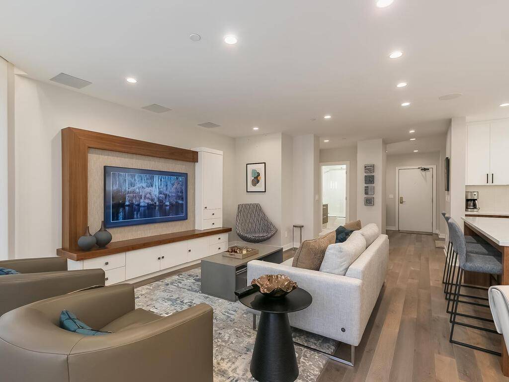 Minneapolis, MN 55403,1201 Yale PL #1107