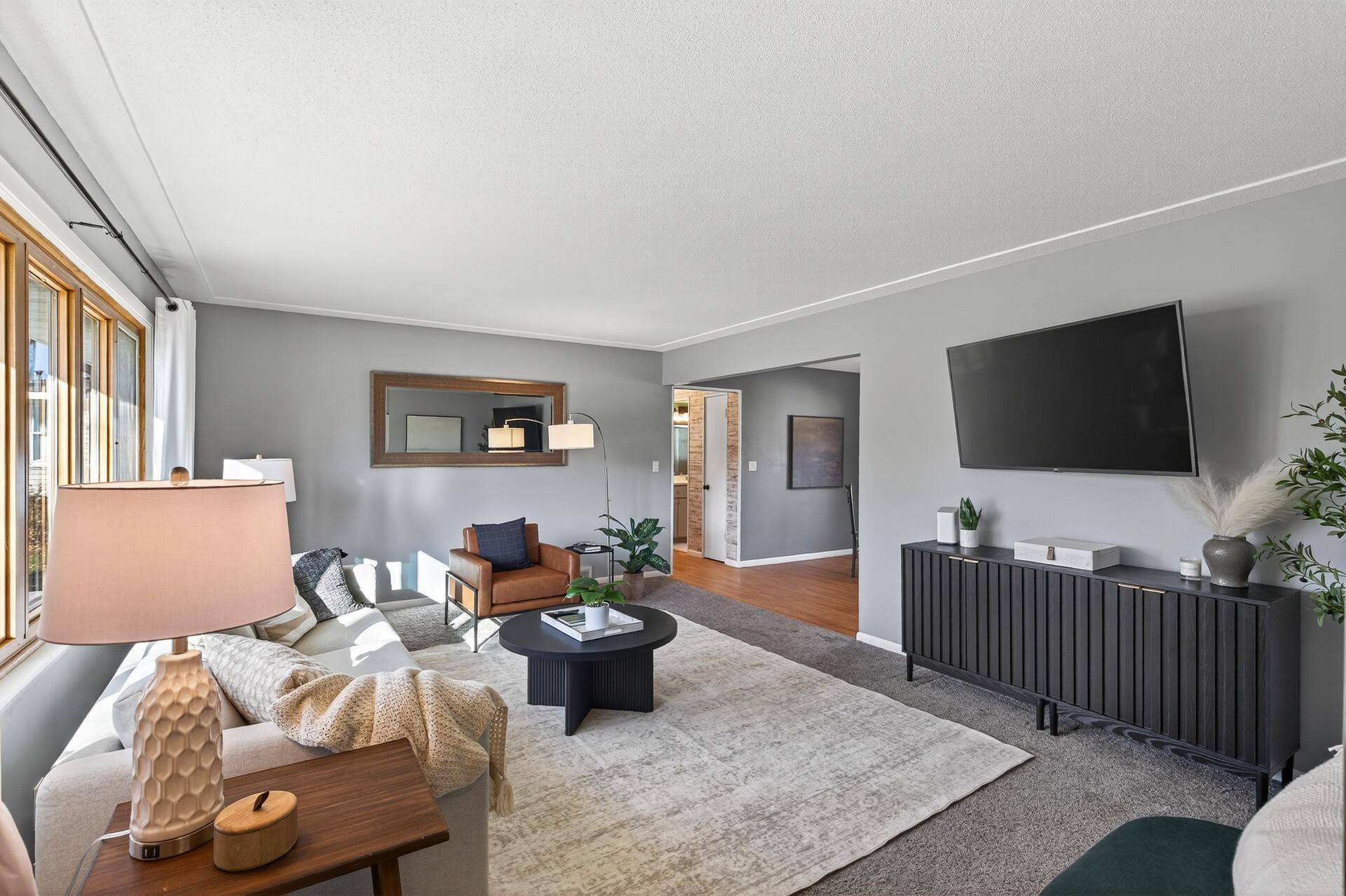 Edina, MN 55343,319 Jefferson AVE S