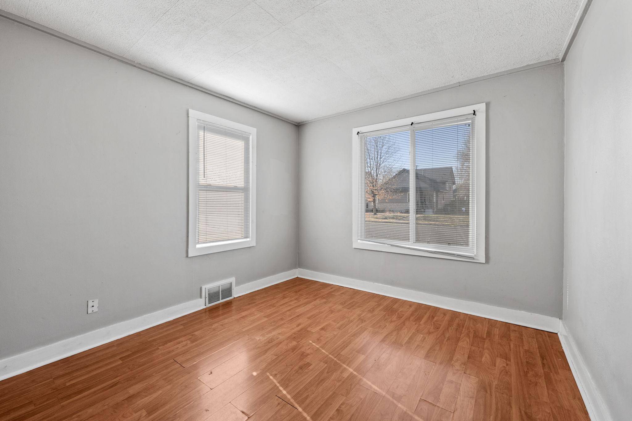 Minneapolis, MN 55418,2527 Washington ST NE