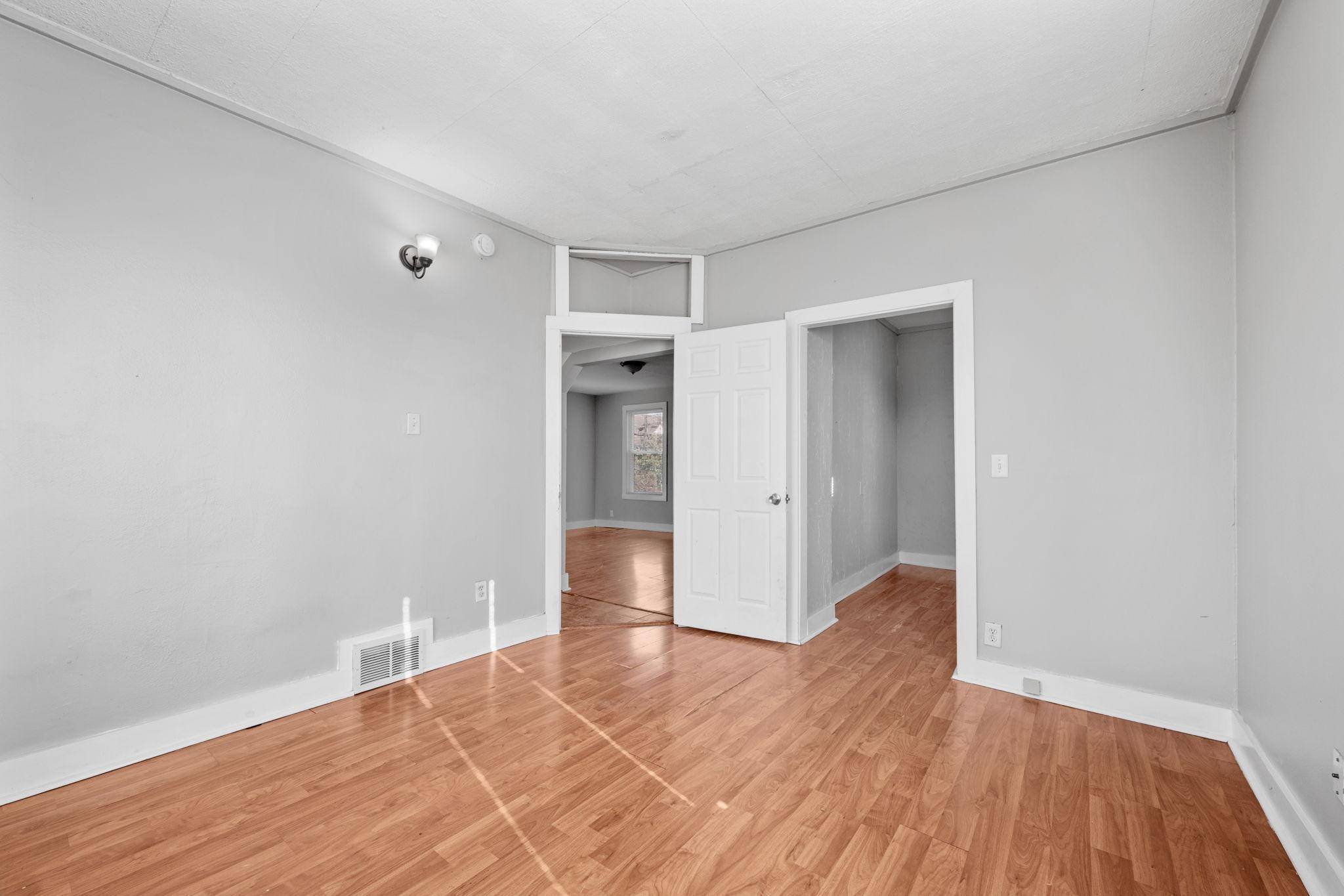 Minneapolis, MN 55418,2527 Washington ST NE