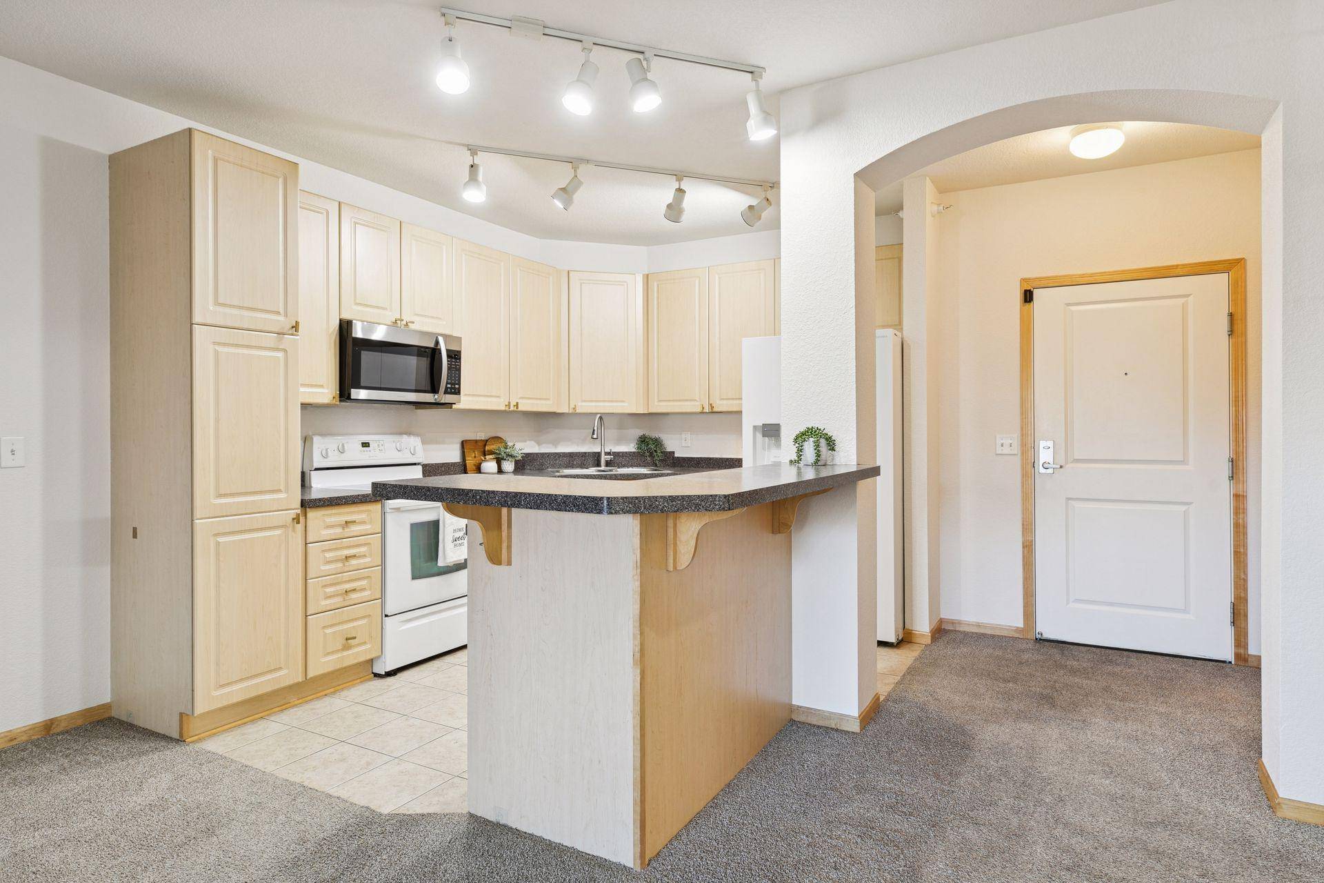 Saint Paul, MN 55116,1800 Graham AVE #325