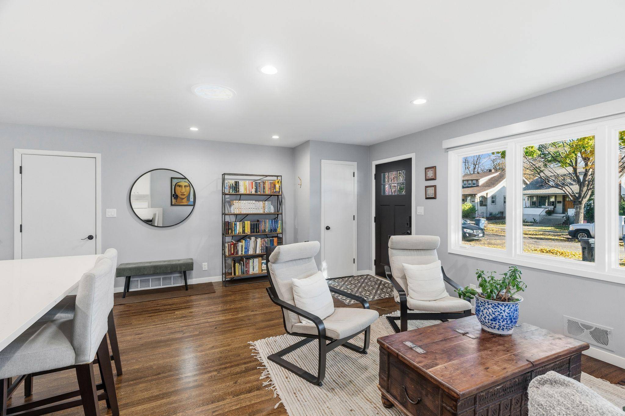 Minneapolis, MN 55410,4728 Washburn AVE S