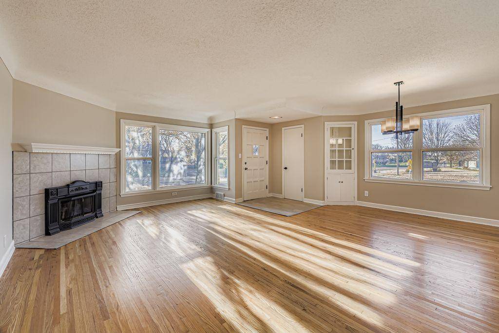 North Saint Paul, MN 55109,2293 7th AVE E