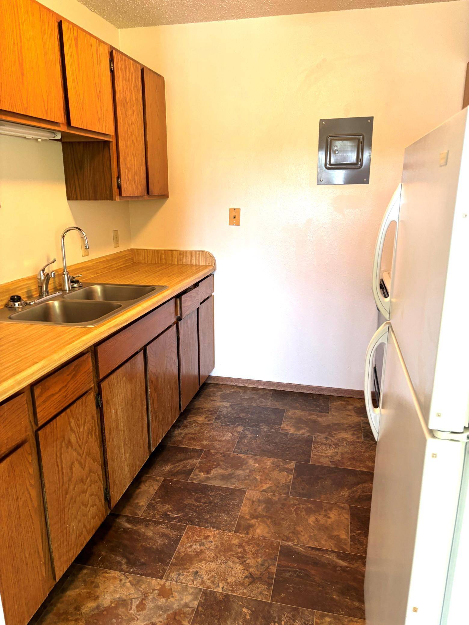 Luverne, MN 56156,602 E Warren ST ##15