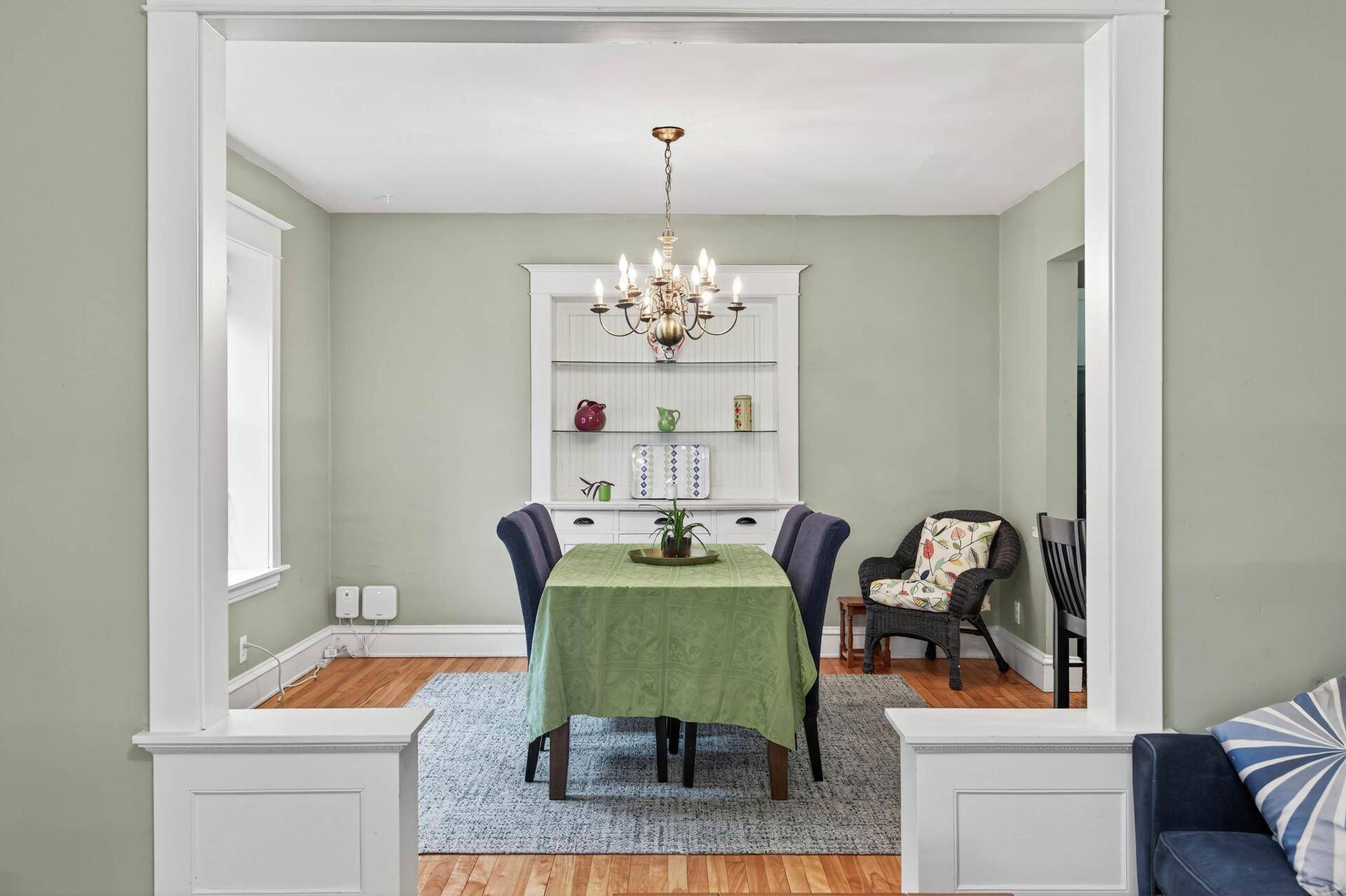 Minneapolis, MN 55411,2046 James AVE N