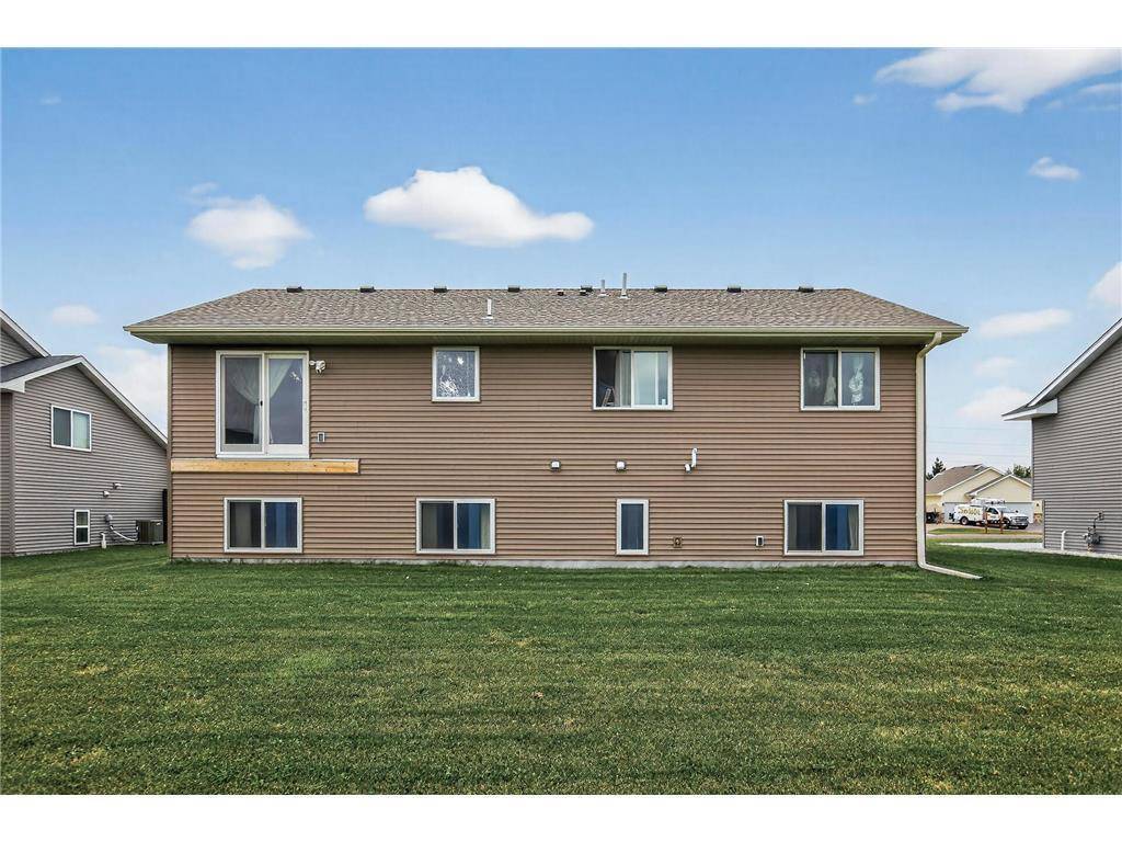 New Prague, MN 56071,1213 Olivia ST SE