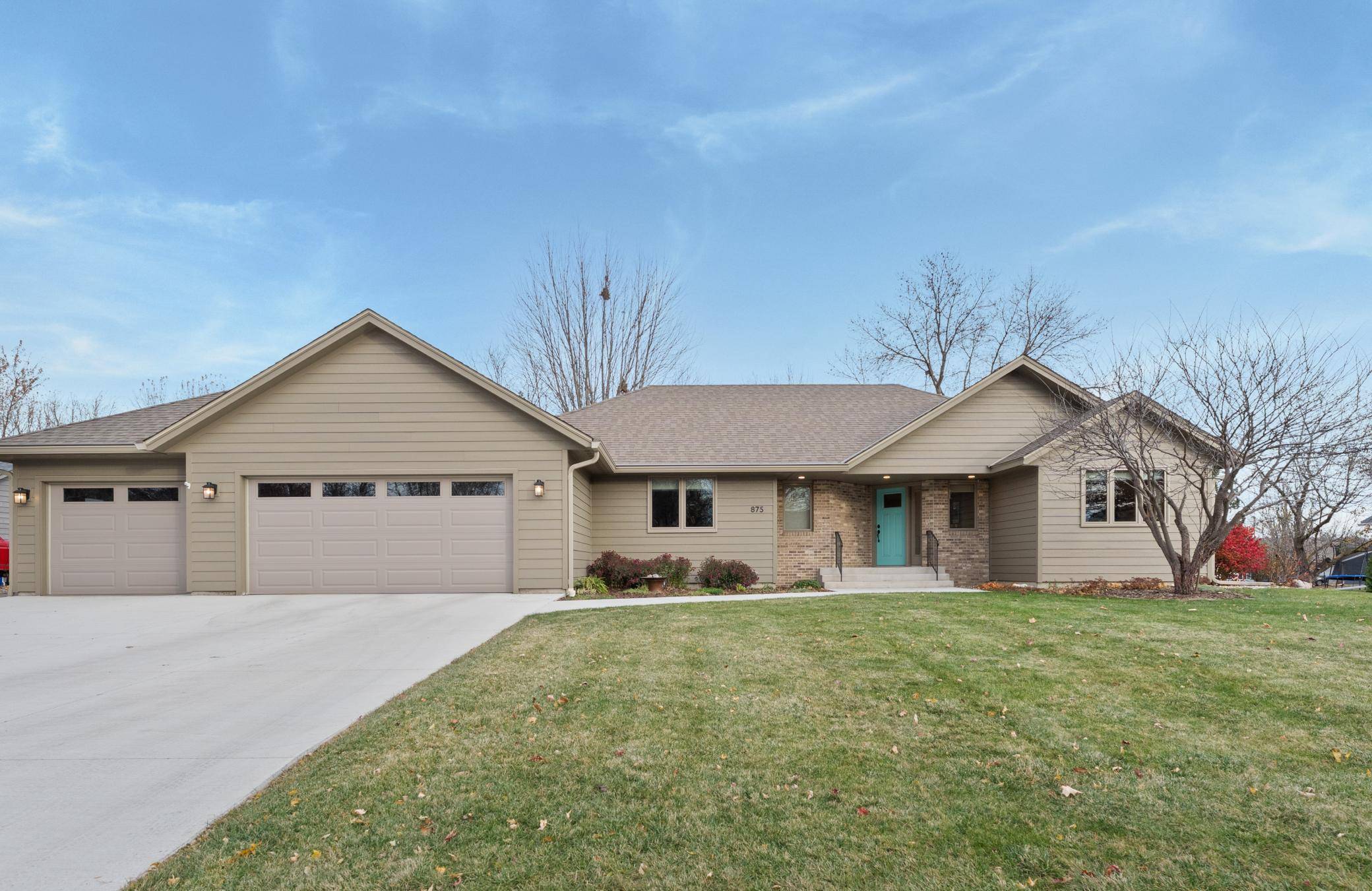 Cokato, MN 55321,875 Louise AVE SE