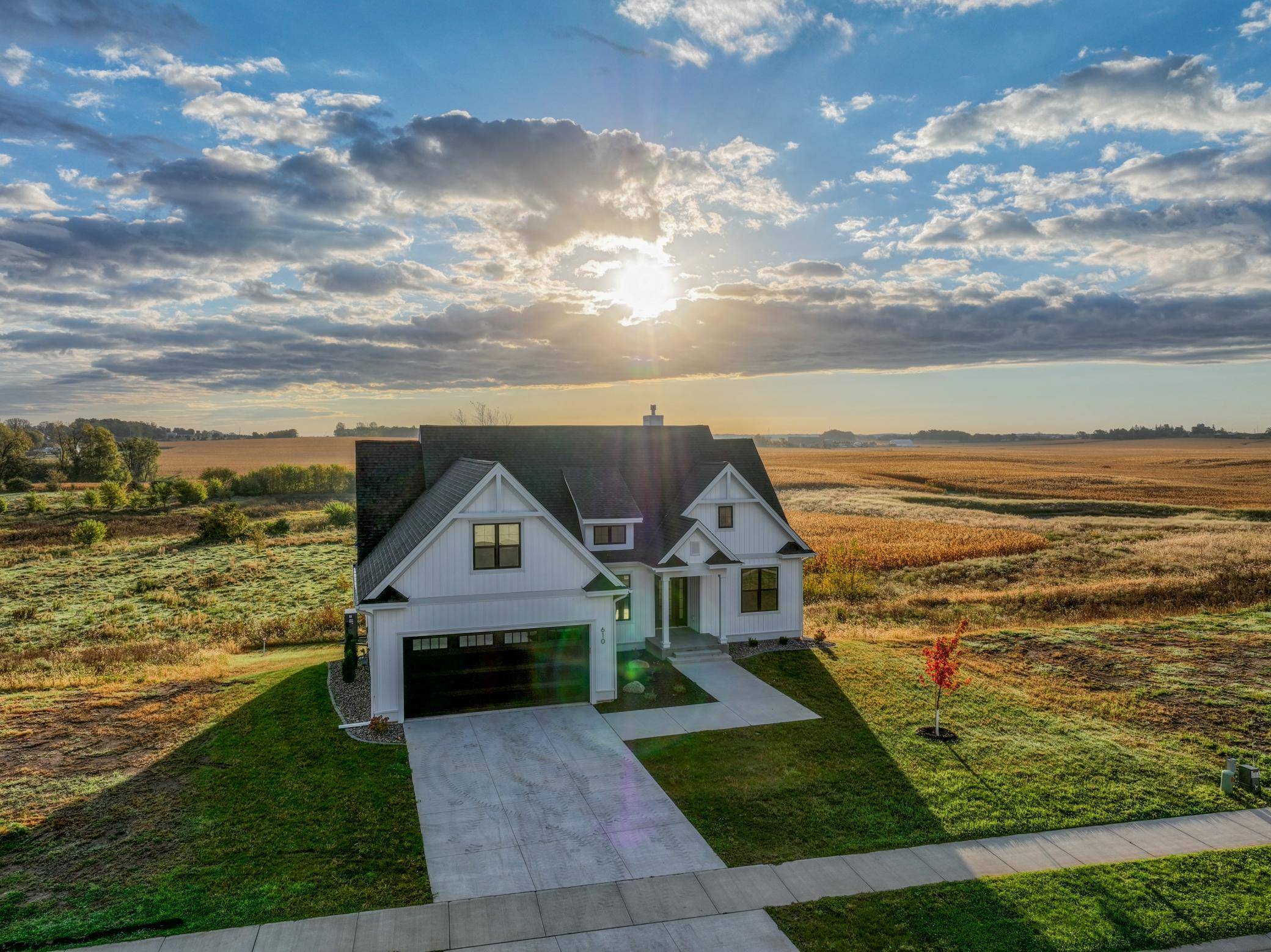 Roberts, WI 54023,610 Field Point ST