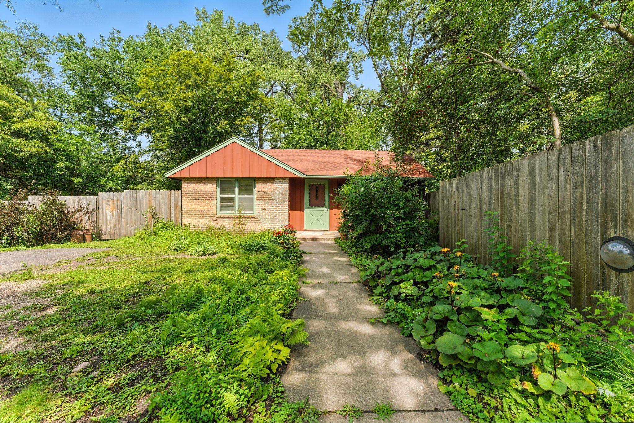 Minnetonka, MN 55345,15404 Robinwood DR