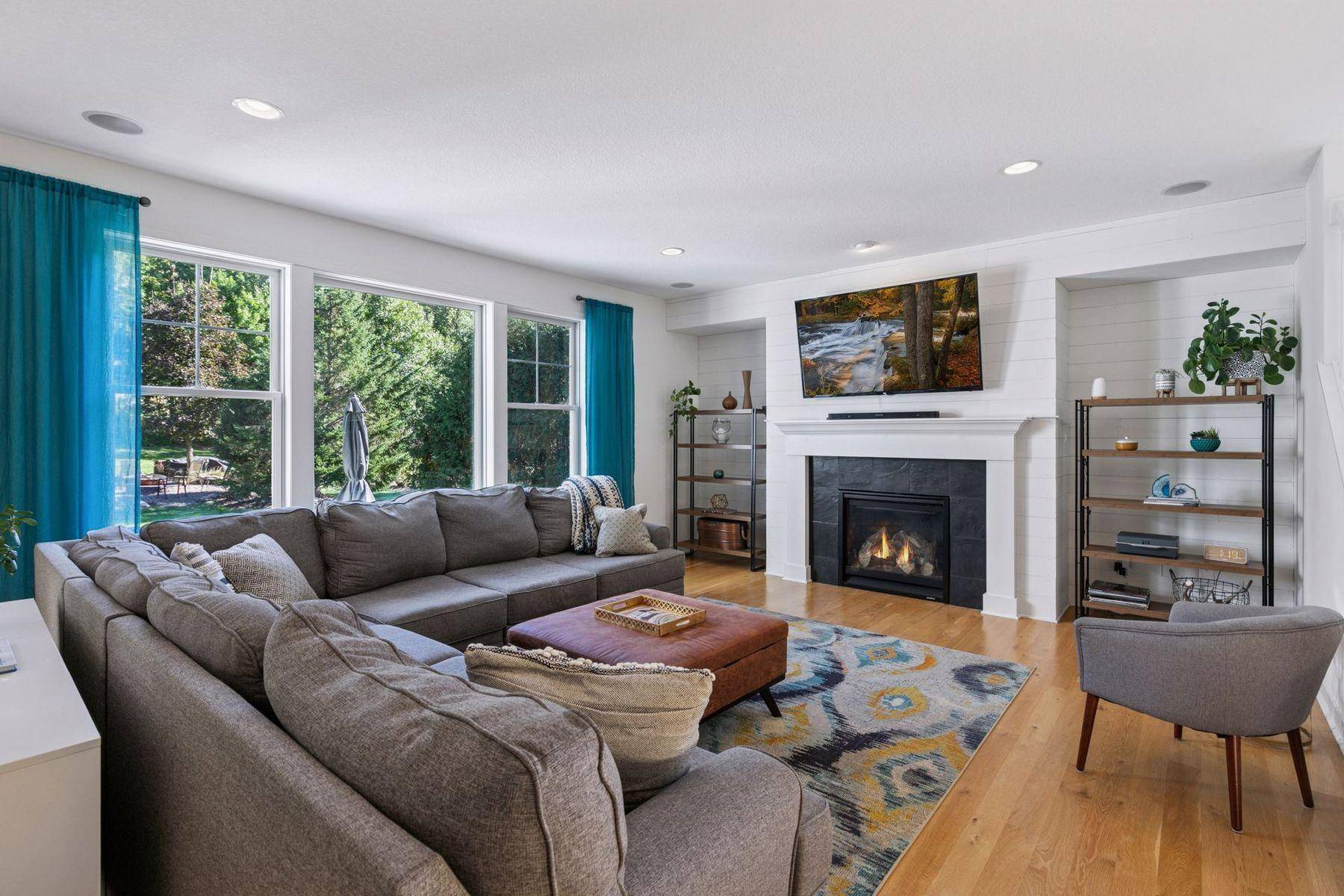 Woodbury, MN 55129,1631 Deephaven DR