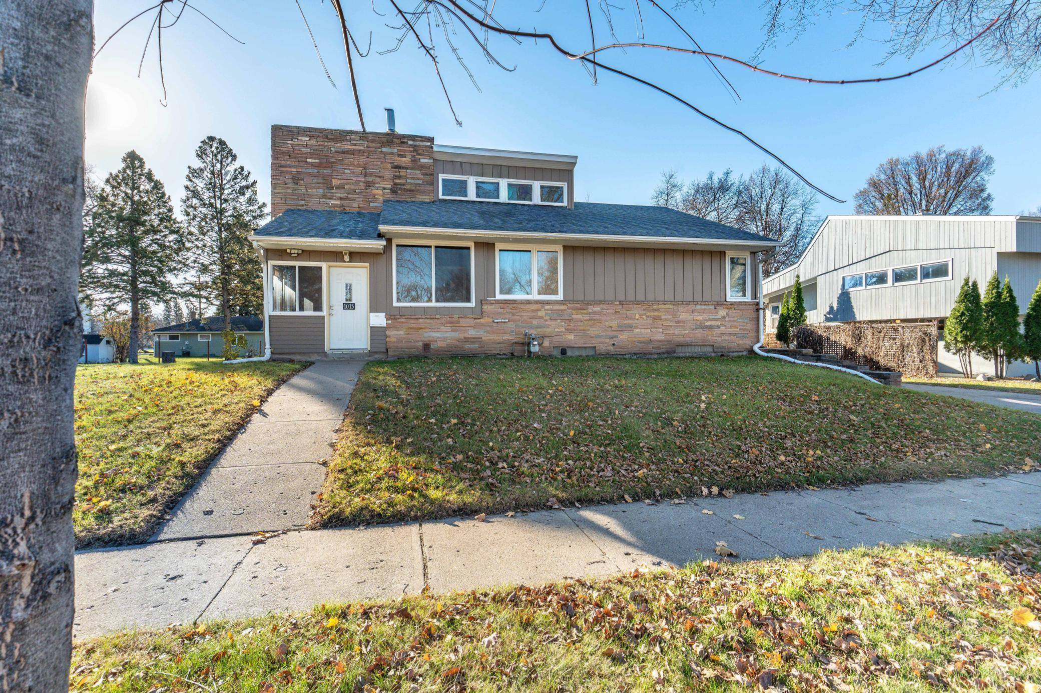 Moorhead, MN 56560,1015 11th AVE S