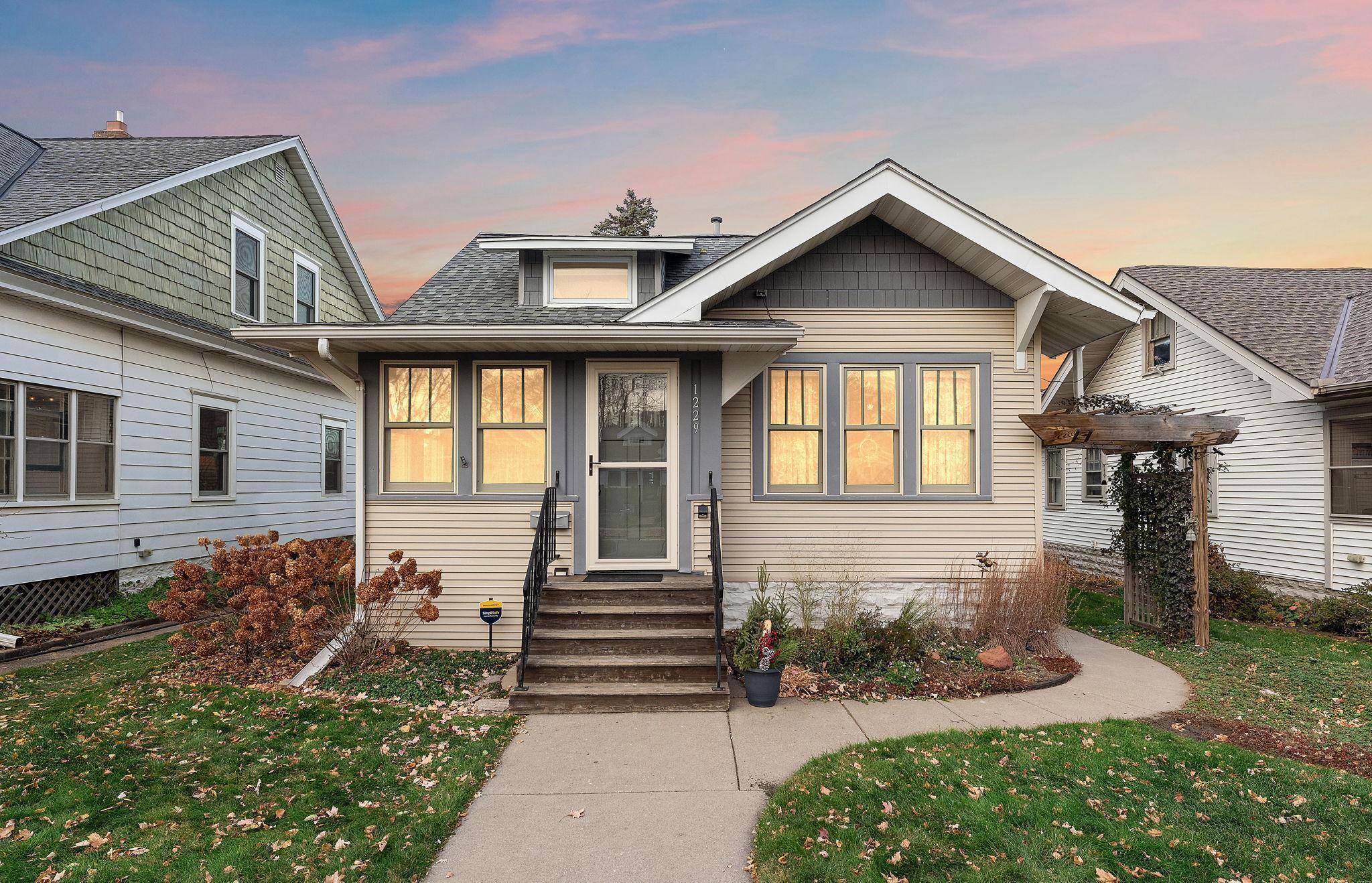 Saint Paul, MN 55104,1229 Lafond AVE