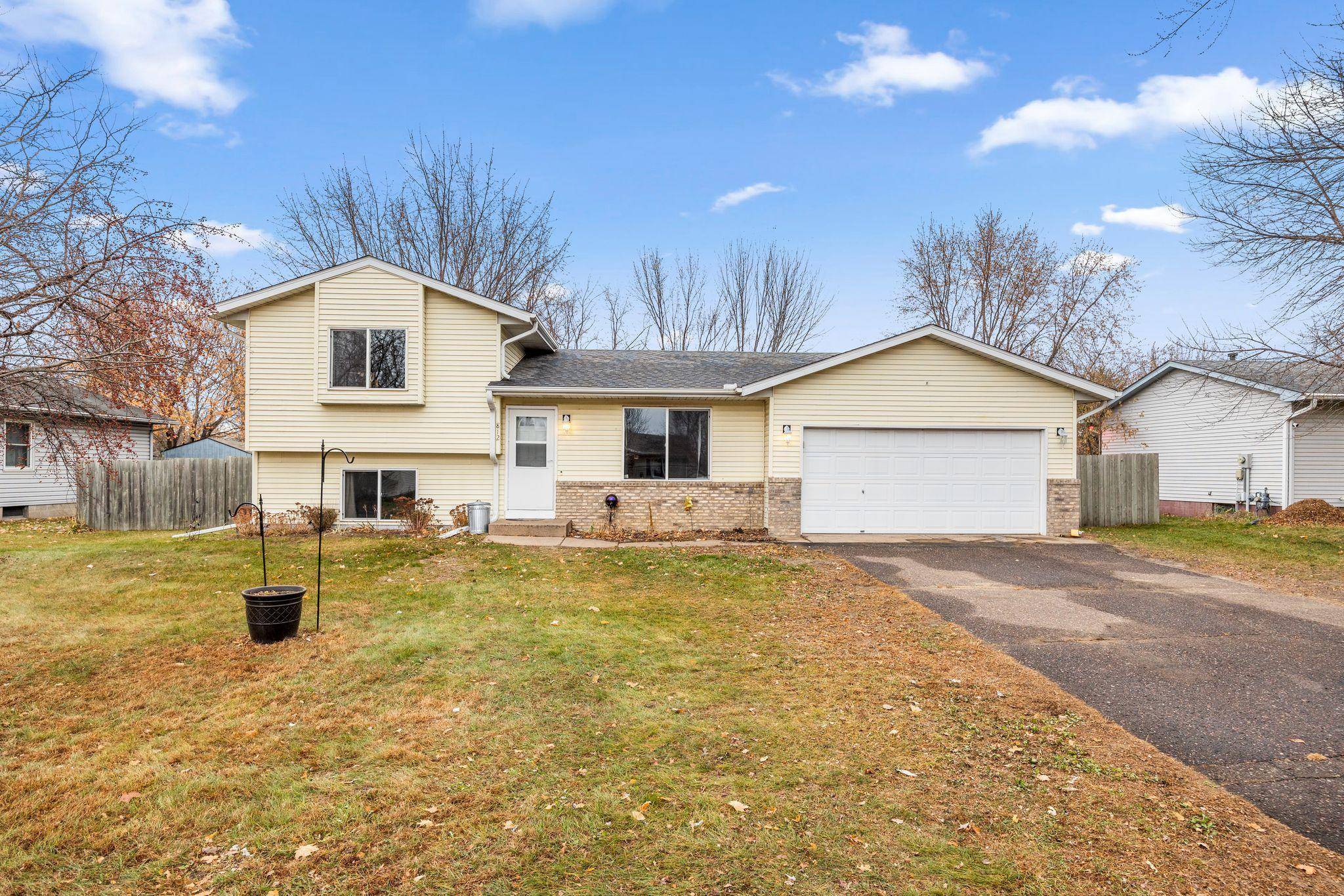Isanti, MN 55040,812 Cedar ST SW