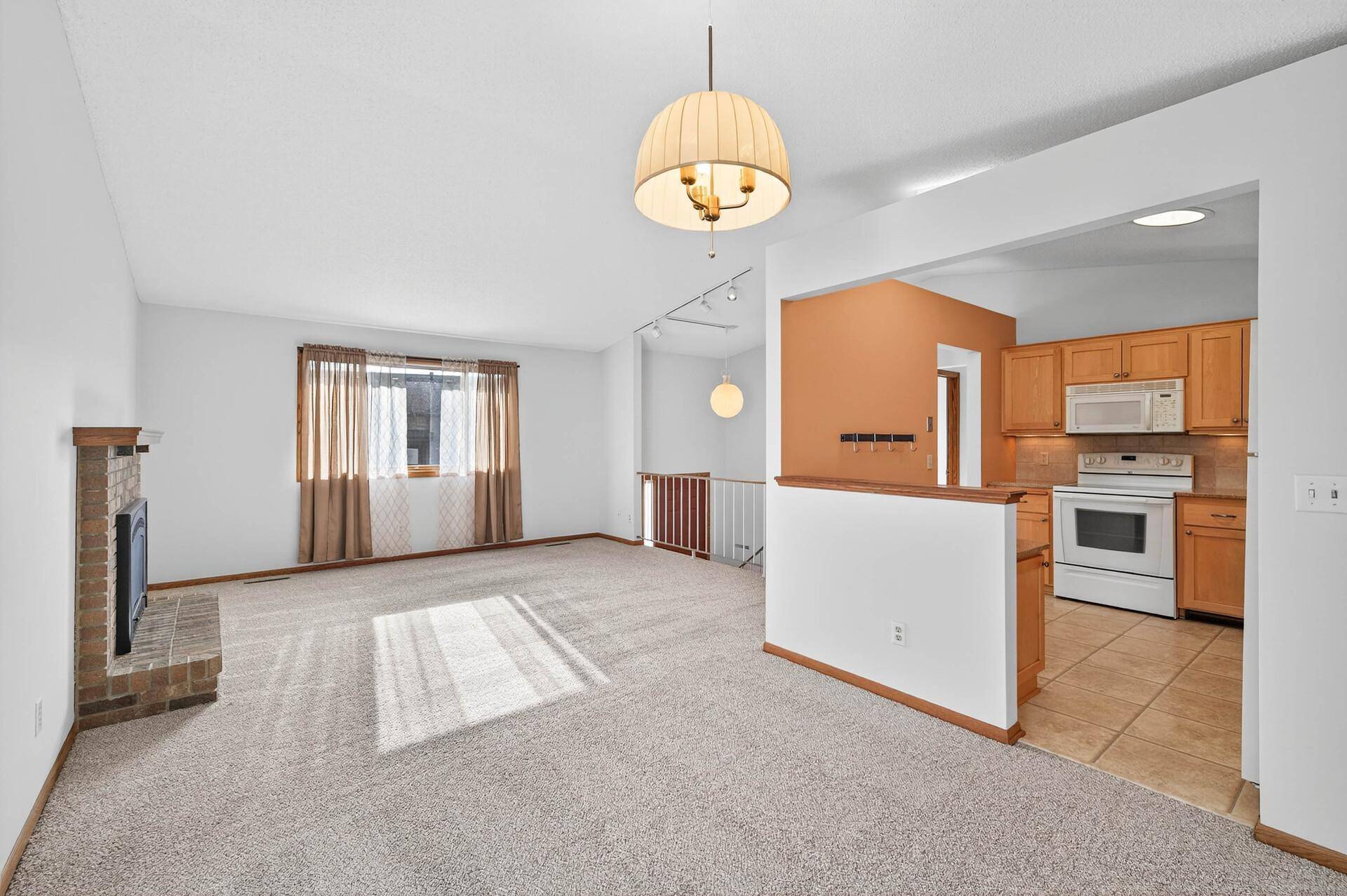 Shoreview, MN 55126,5586 Donegal DR