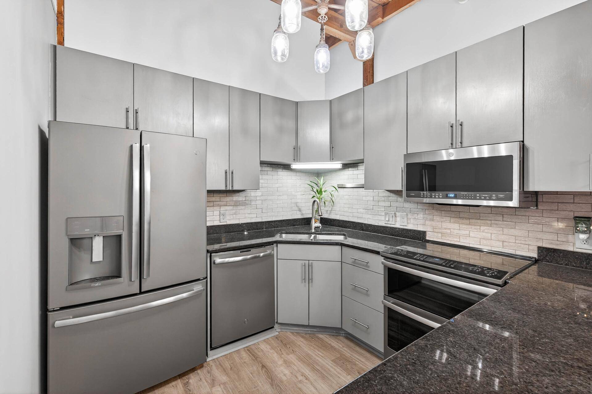 Minneapolis, MN 55401,400 N 1st ST #611