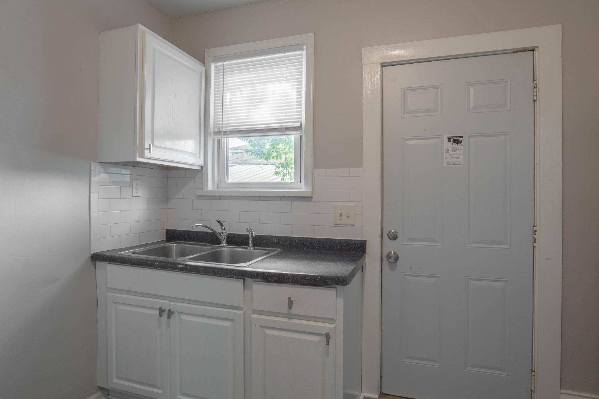 Minneapolis, MN 55411,1002 Lowry AVE N