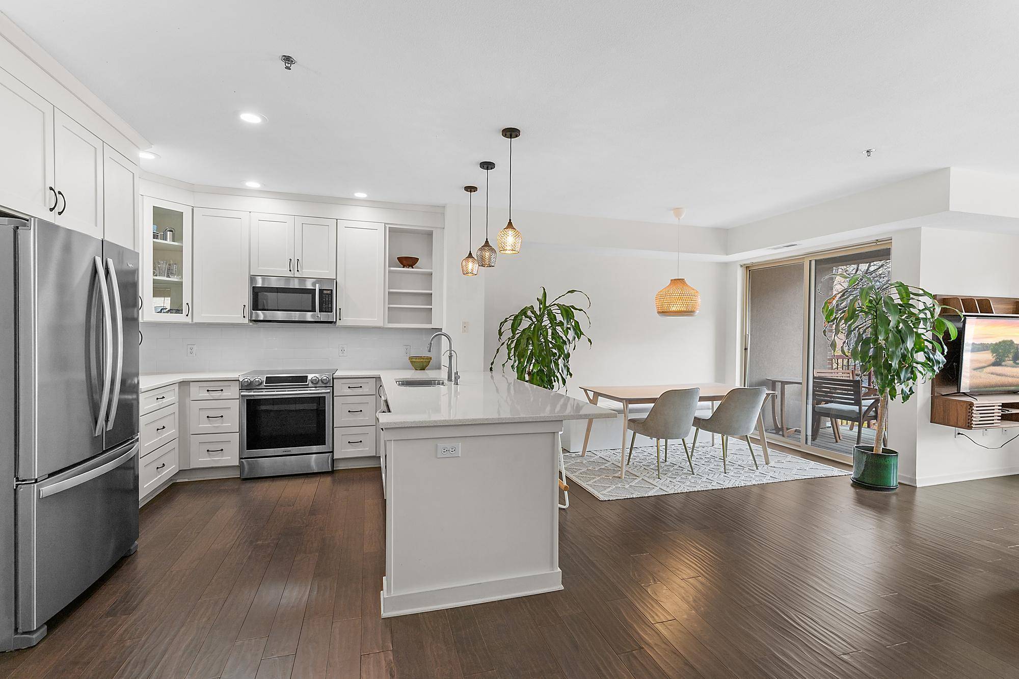 Minneapolis, MN 55401,660 N 2nd ST #303