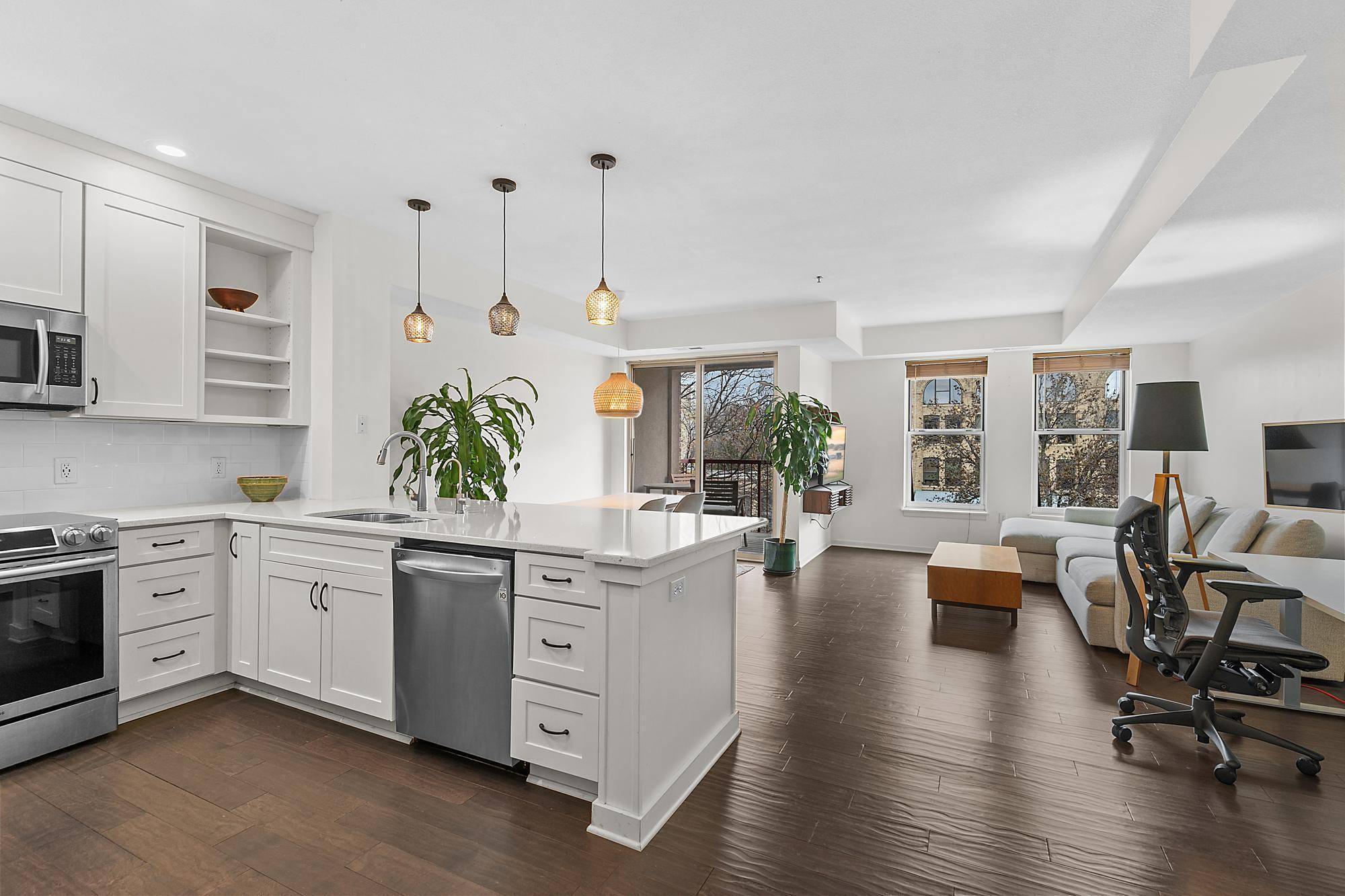 Minneapolis, MN 55401,660 N 2nd ST #303