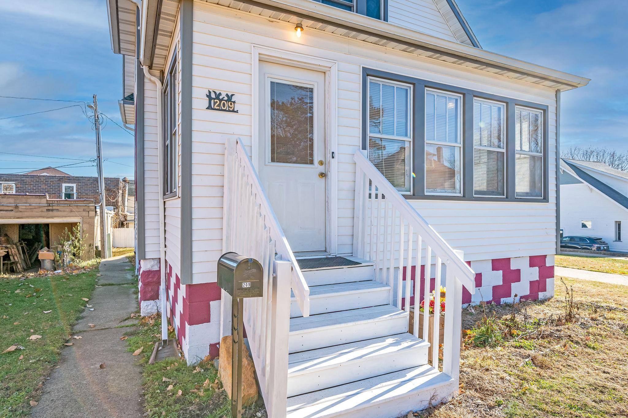 Fairmont, MN 56031,209 S Main ST