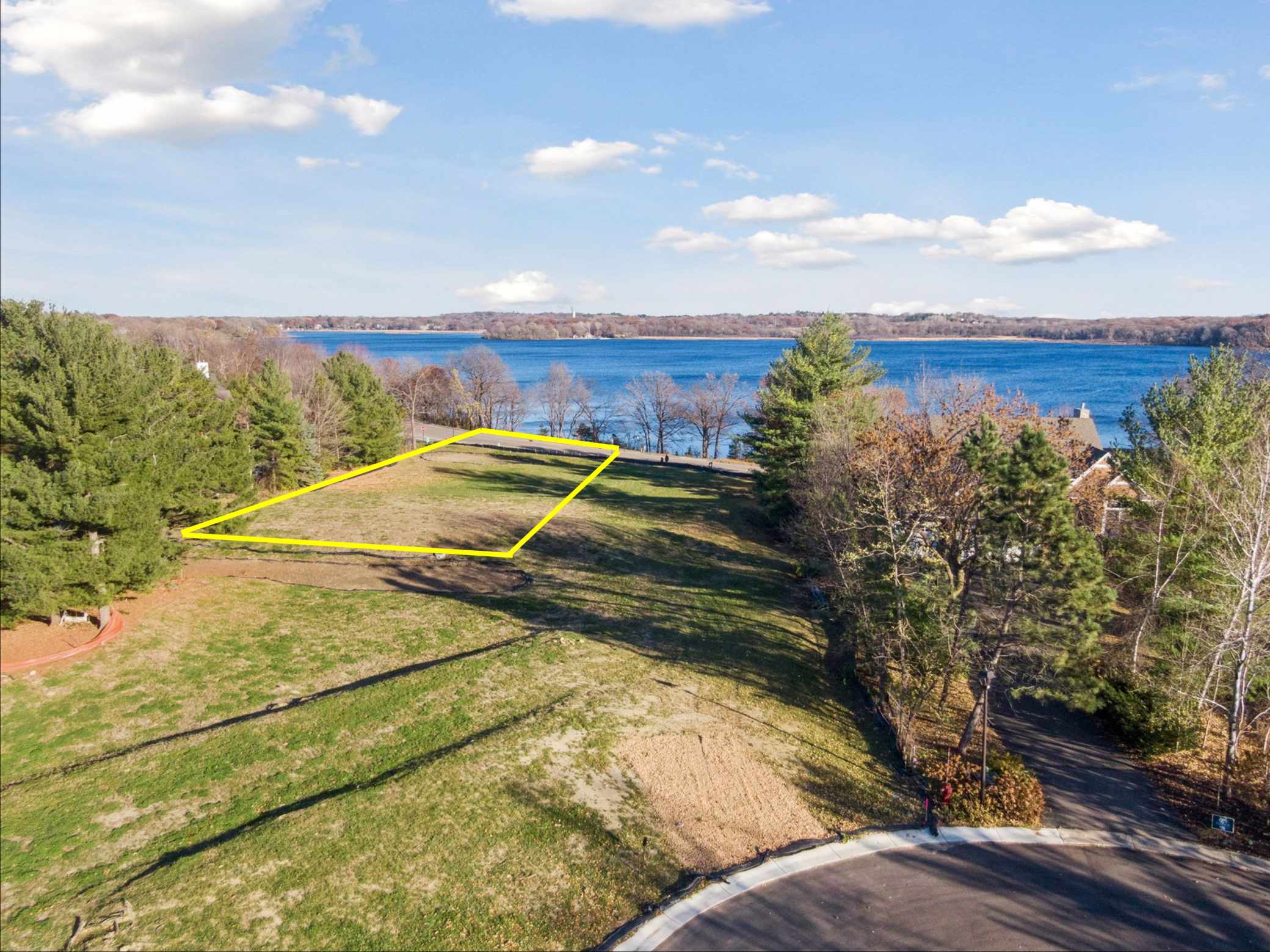 Chanhassen, MN 55331,3930 Stratford LN