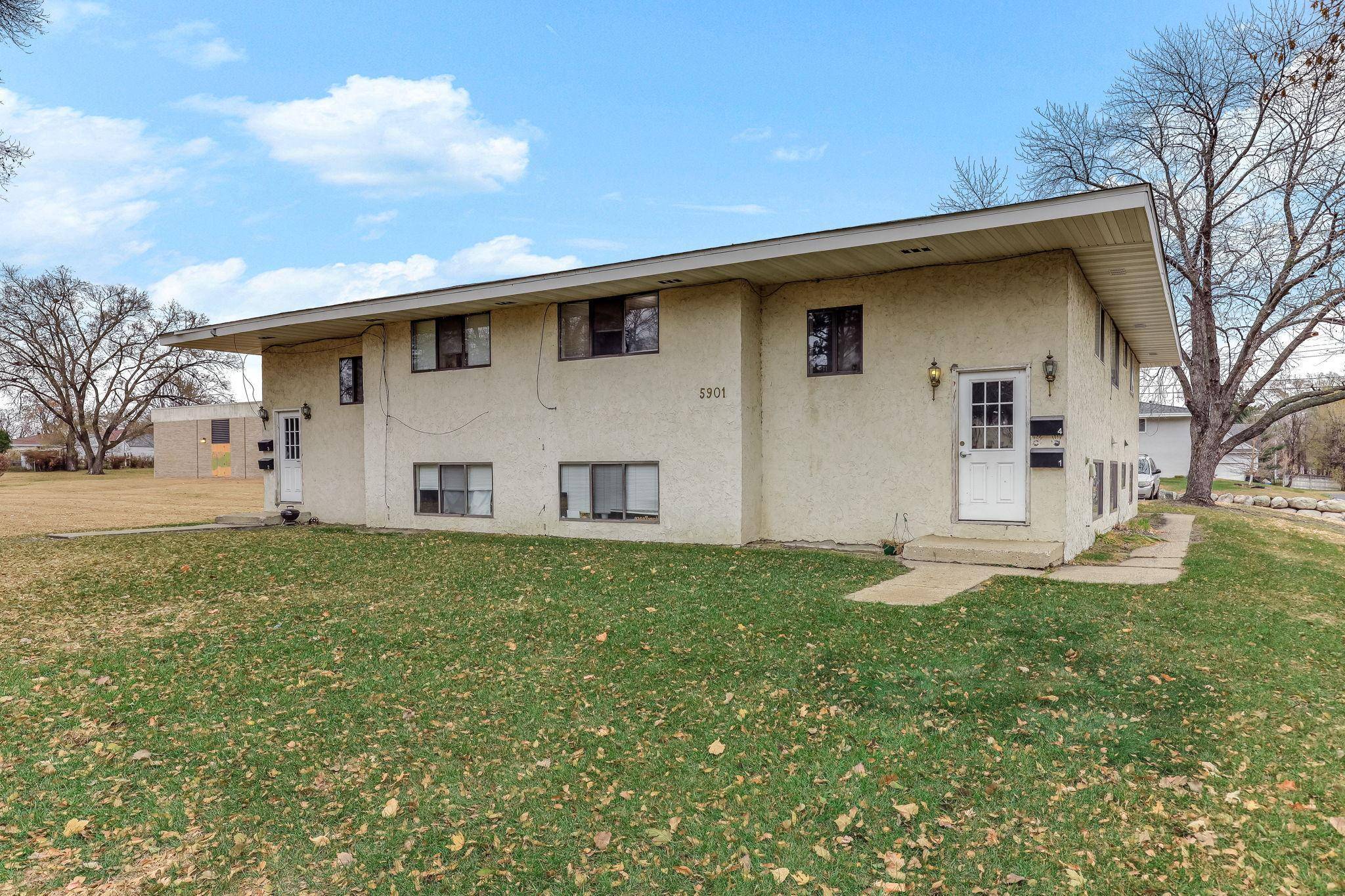 Fridley, MN 55432,5901 2 1/2 ST NE