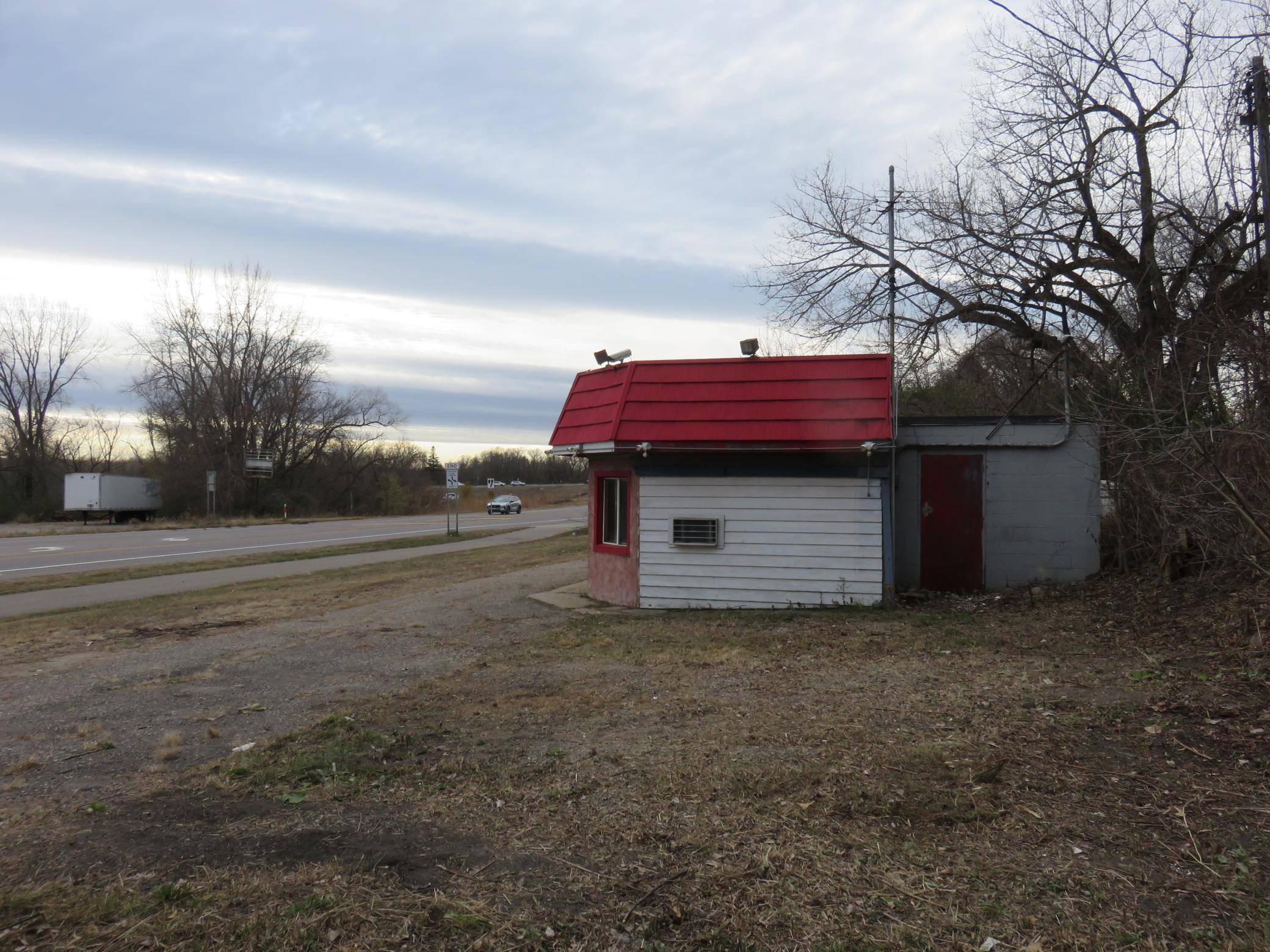 Chanhassen, MN 55318,608 Flying Cloud DR