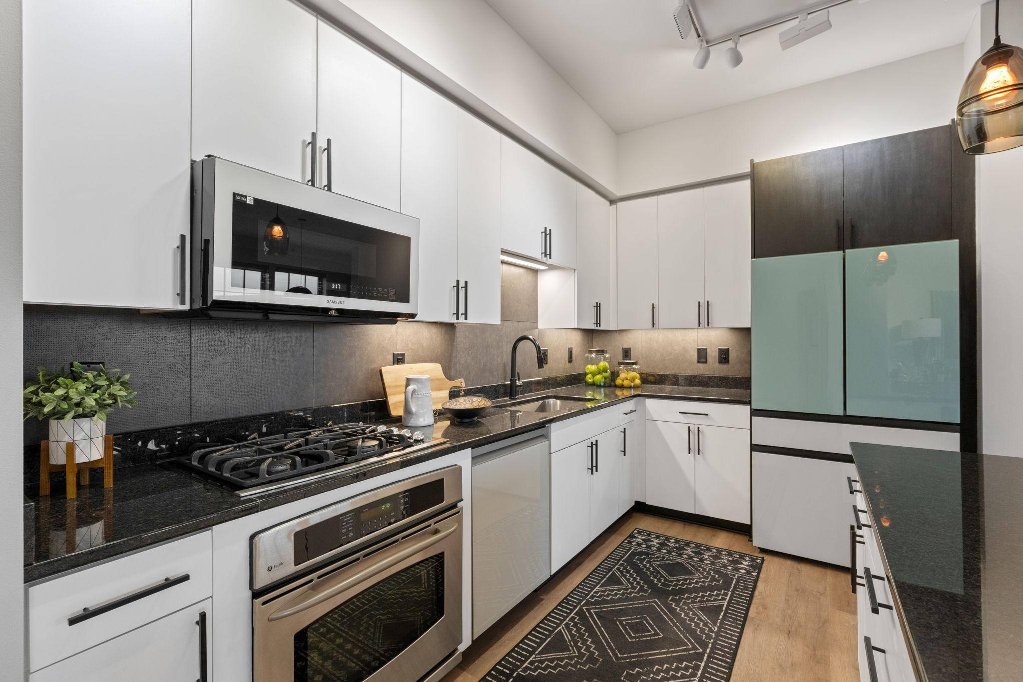 Minneapolis, MN 55401,111 4th AVE N #602